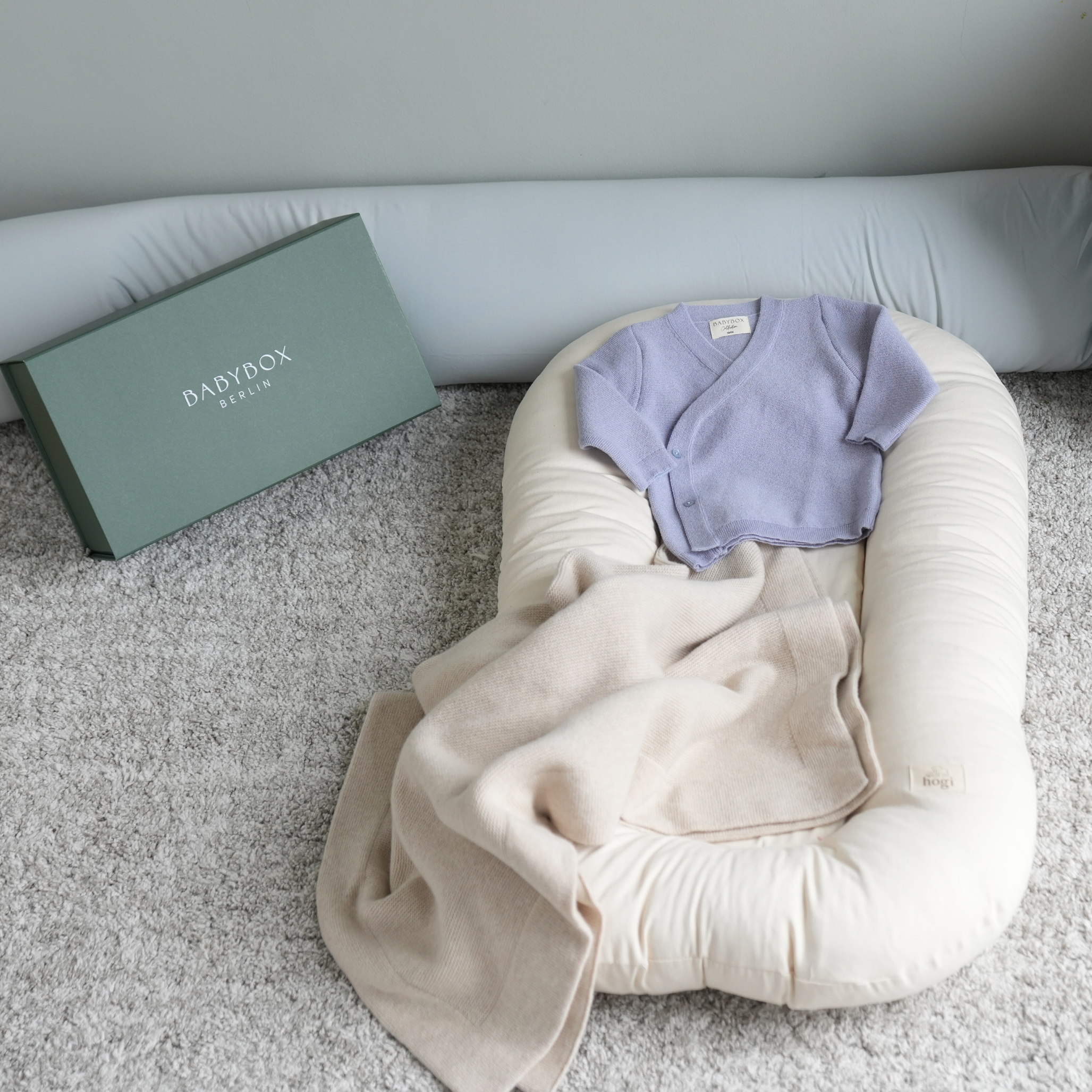 Warm and secure - Babybox Schlüttli and baby blanket