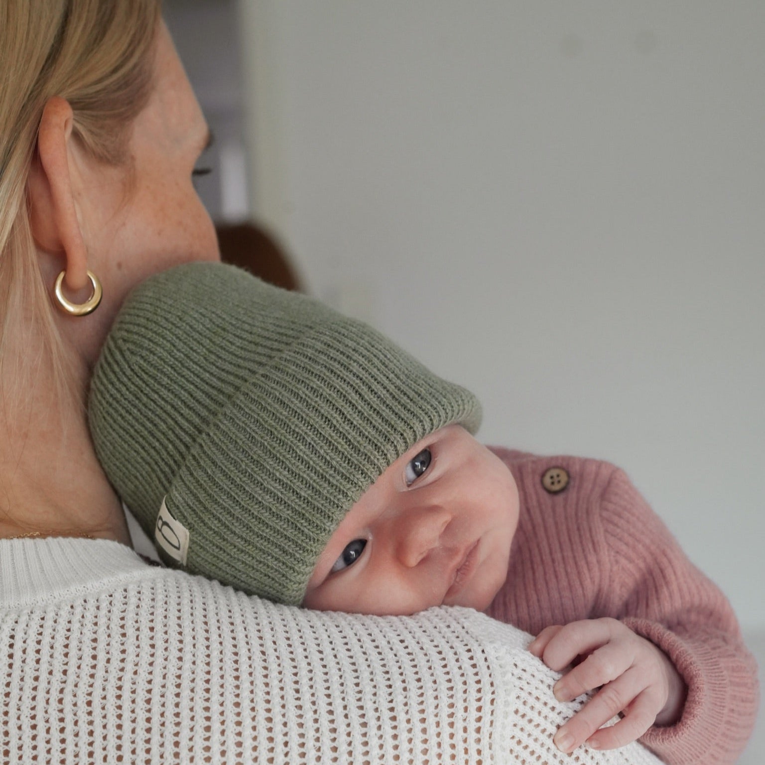 Produktfoto am Baby Beanie in dusty sage