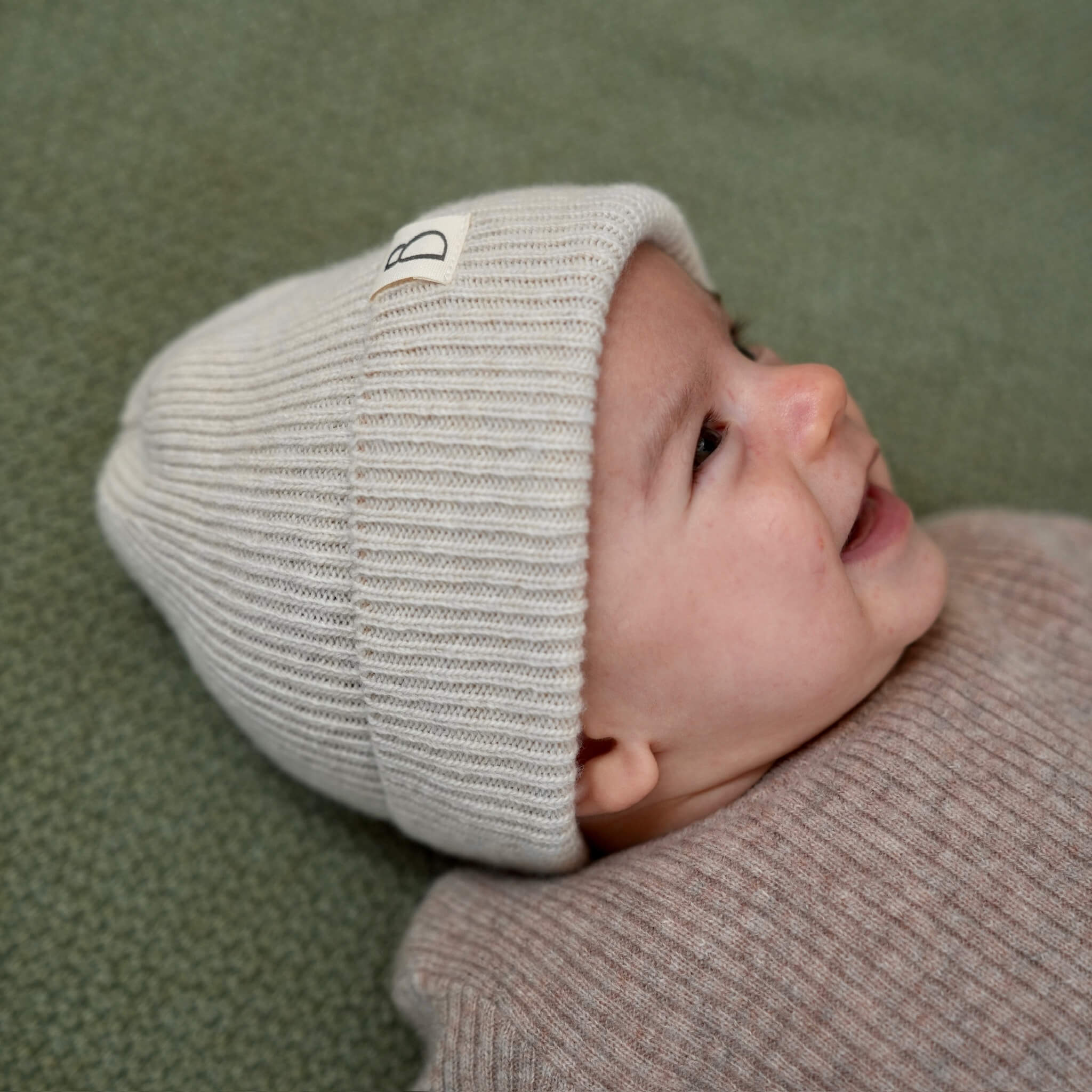 Babybox Geschenkset „Merino Cozy Look – Rauchblau & Oat“