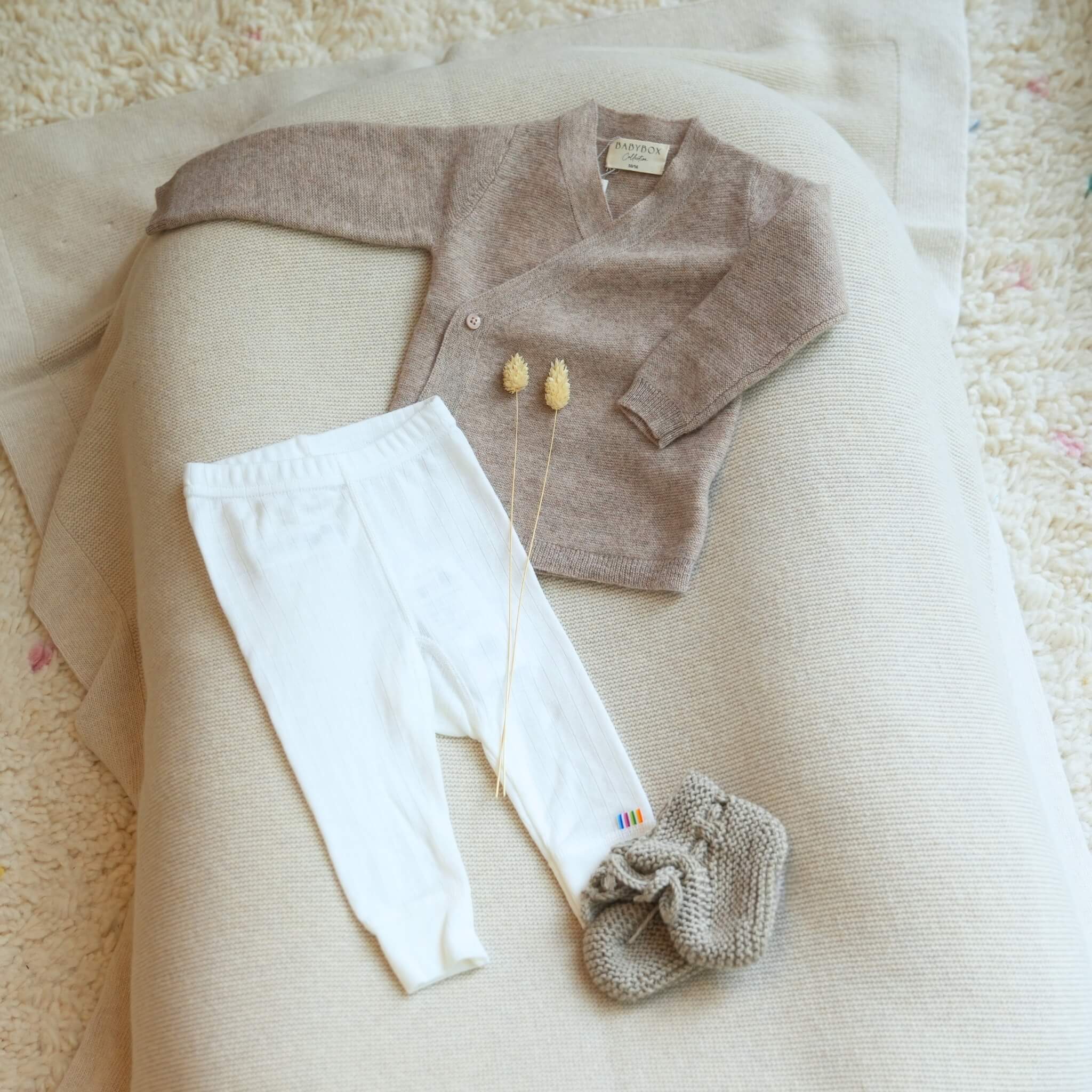 Geschenkbox Schlüttli Sand und Hose Creme