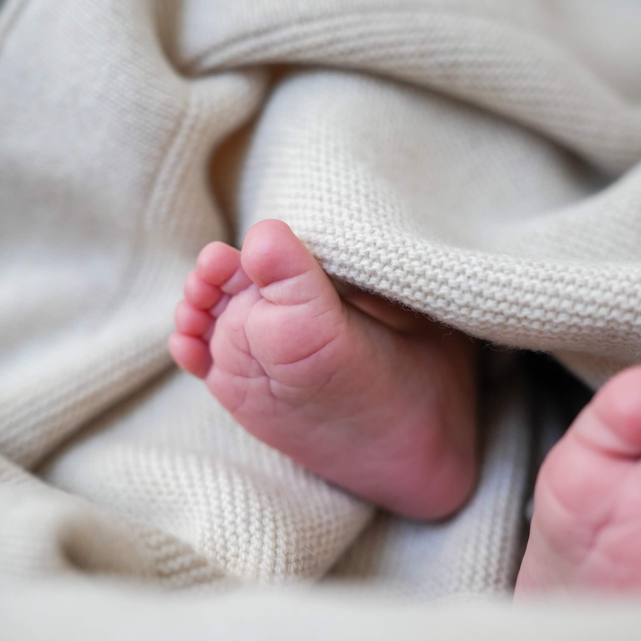 Babybox Set – Beanie & Kuscheldecke aus Wolle & Kaschmir