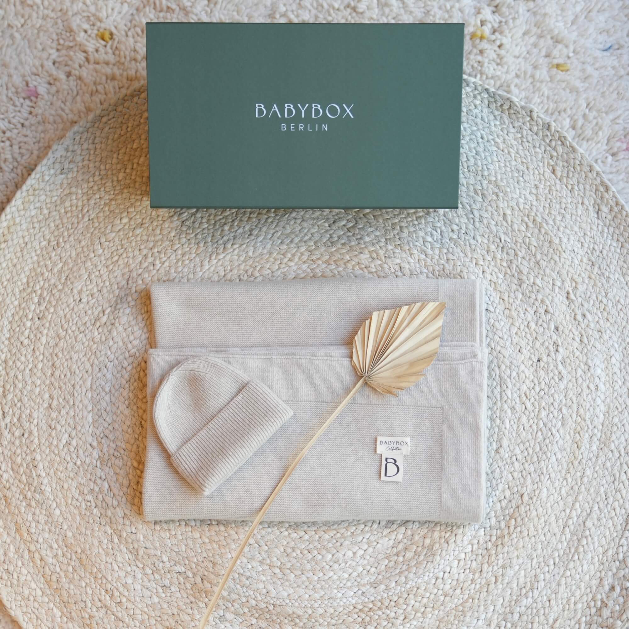 Babybox Set – Beanie & Kuscheldecke aus Wolle & Kaschmir