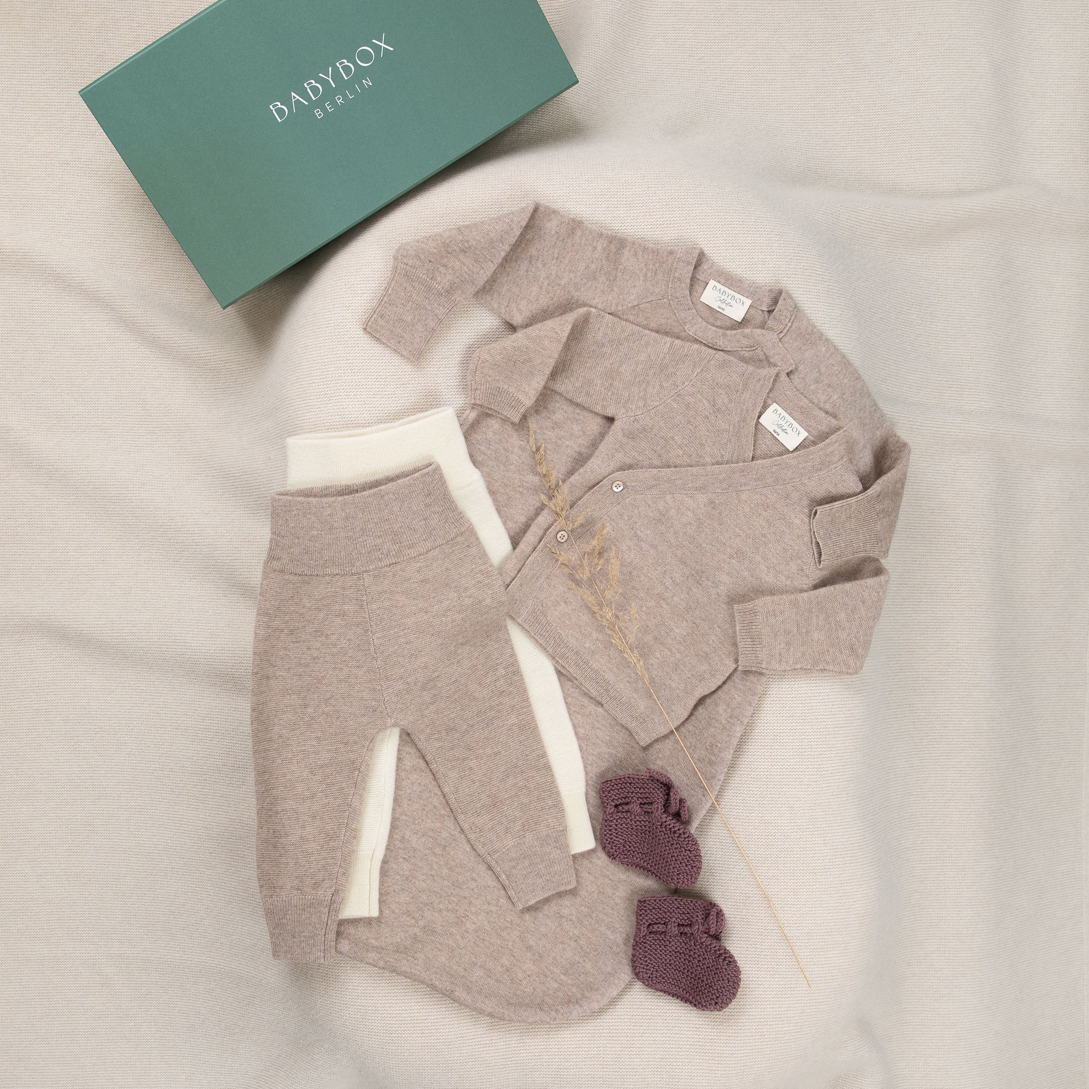 Babybox “Sand” – a complete wool outfit for the first months
