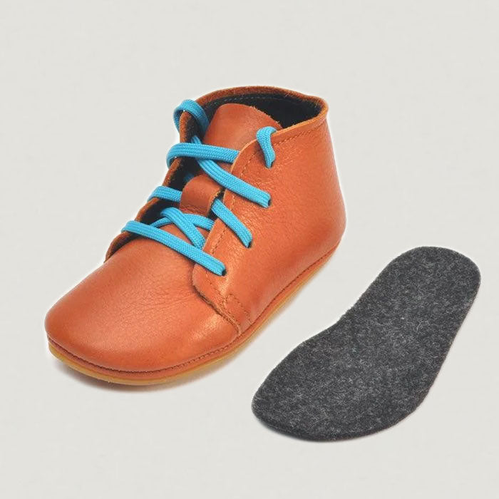Lieblinge ökologische Lauflernschuhe schadstofffrei Dessertboots für Laufstarter Ansicht mit Naturkautschuksohle #farbe_cognac