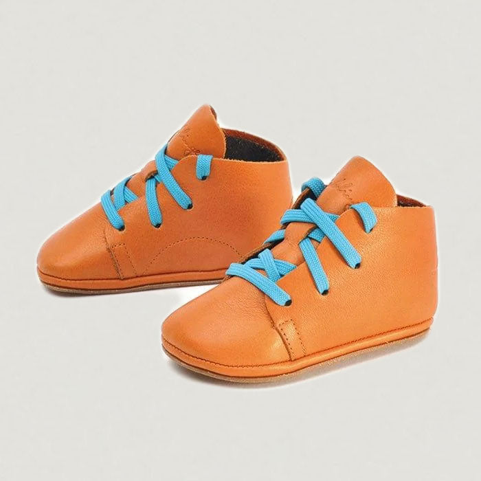 Lieblinge ökologische Lauflernschuhe schadstofffrei Dessertboots für Laufstarter Ansicht mit Naturkautschuksohle #farbe_cognac