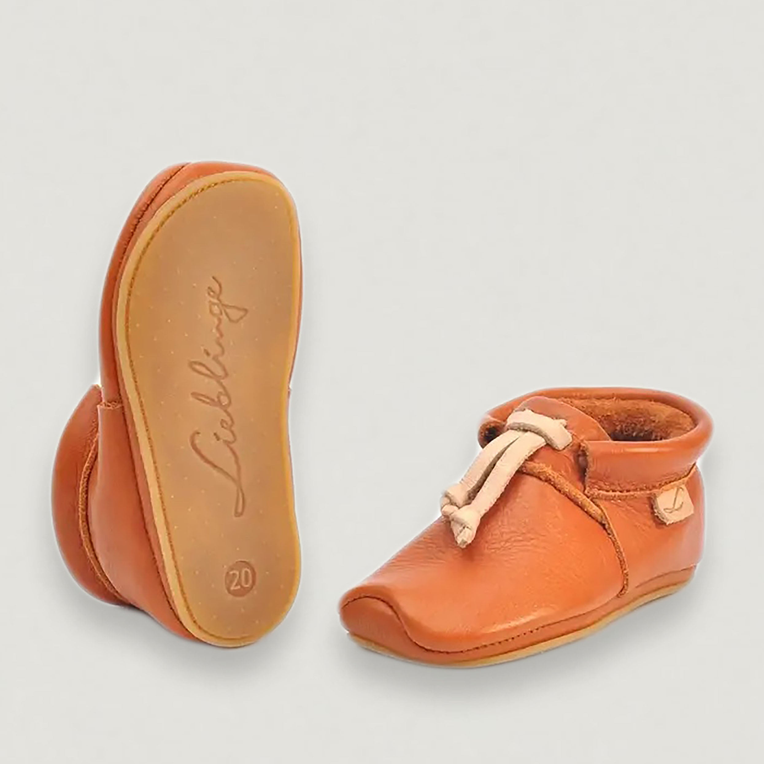 Lieblinge ökologische Lauflernschuhe schadstofffrei KNOTS für Laufstarter Ansicht mit Naturkautschuksohle #farbe_cognac
