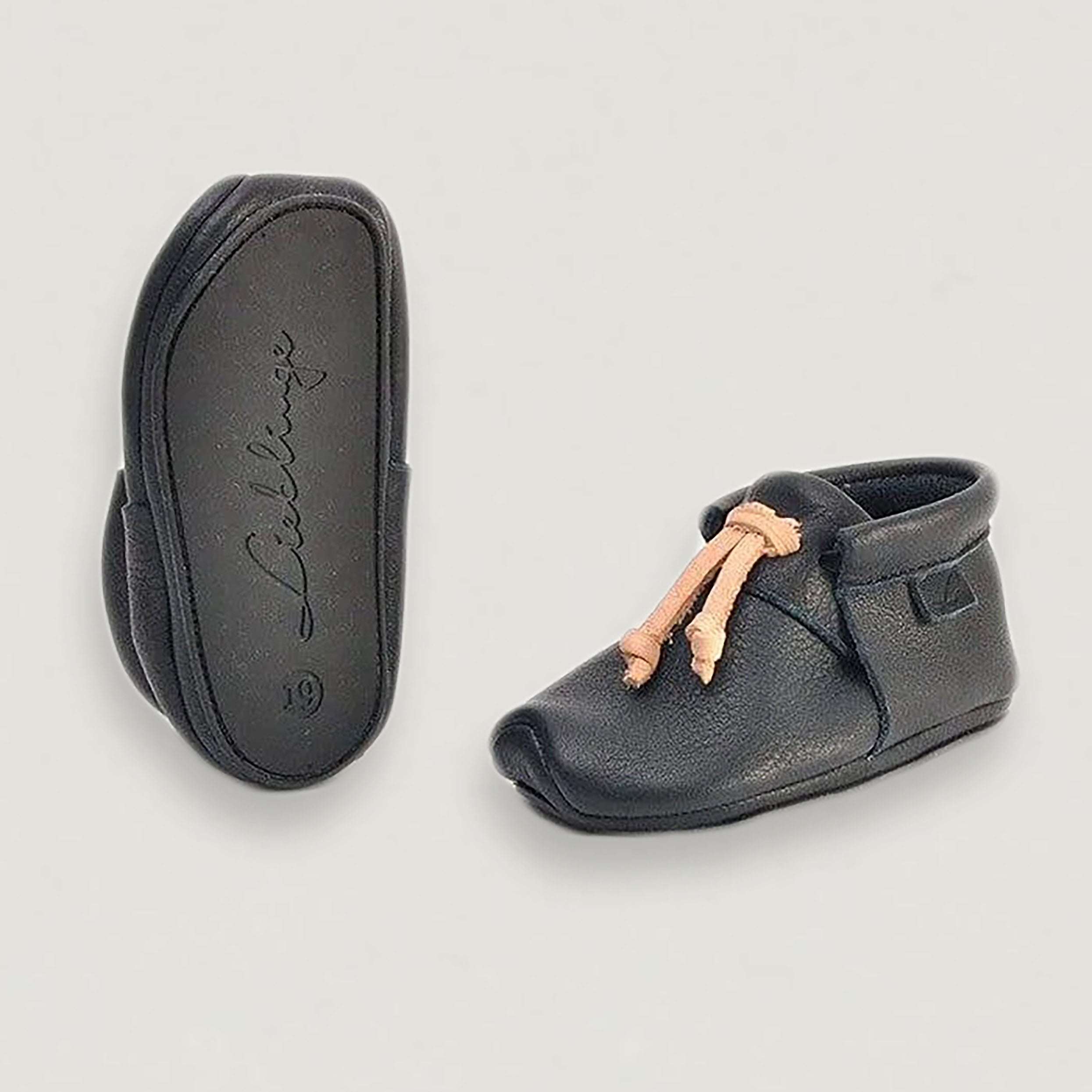 Lieblinge ökologische Lauflernschuhe schadstofffrei KNOTS für Laufstarter Ansicht mit Naturkautschuksohle #farbe_navy