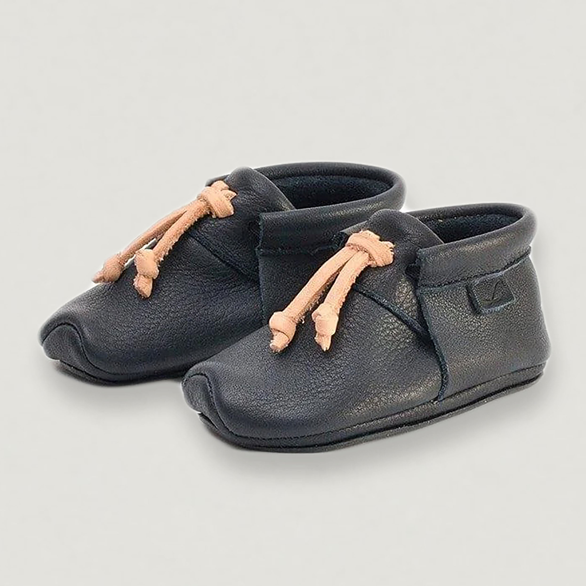 Lieblinge ökologische Lauflernschuhe schadstofffrei KNOTS für Laufstarter Ansicht mit Naturkautschuksohle #farbe_navy