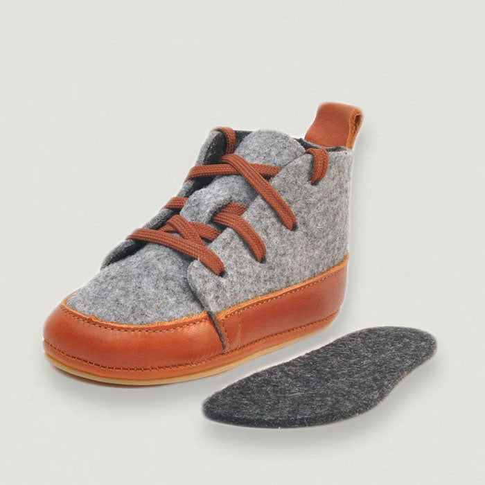 Lieblinge ökologische Lauflernschuhe schadstofffrei FILZBOOTIES für Laufstarter_Filzeinlage #farbe_cognac