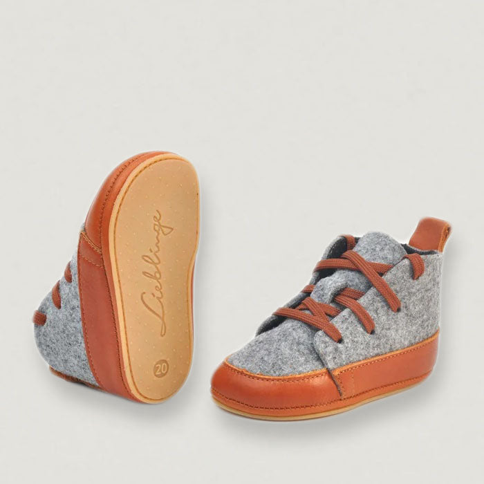 Lieblinge ökologische Lauflernschuhe schadstofffrei FILZBOOTIES für Laufstarter_Naturkautschuk-Sohle #farbe_cognac