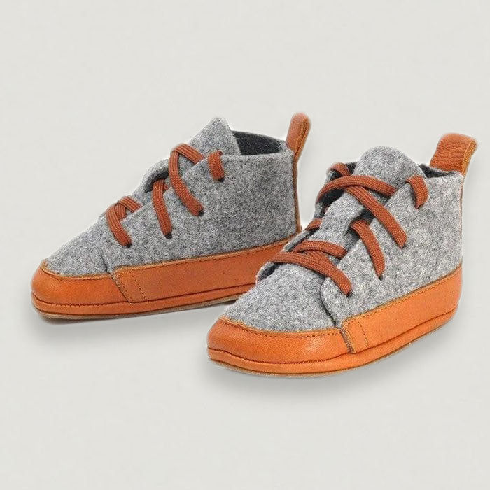 Lieblinge ökologische Lauflernschuhe schadstofffrei FILZBOOTIES für Laufstarter #farbe_cognac