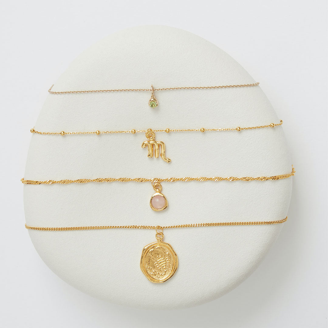 Ketten aus Gold von Stilnest mit Zodiac Zeichen
