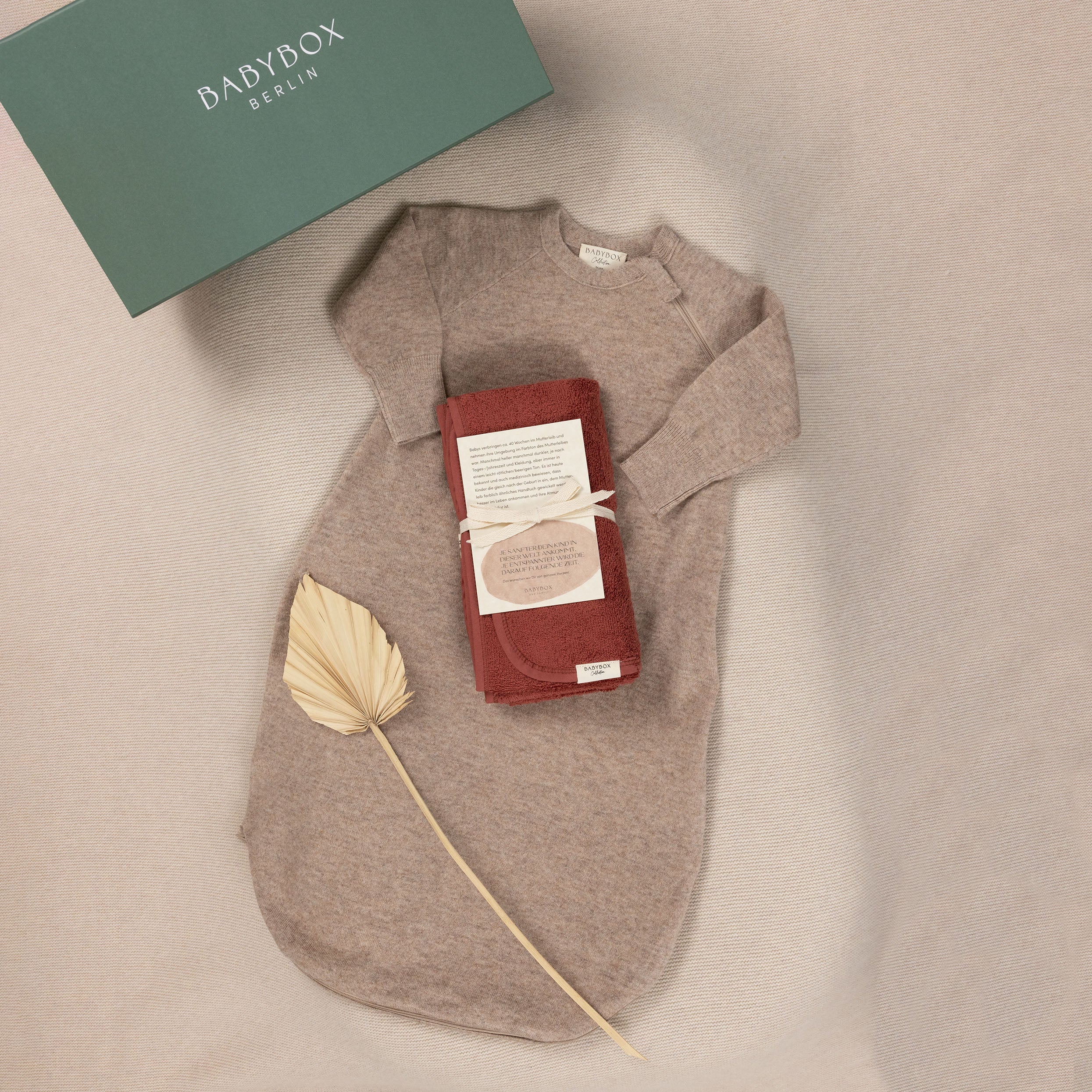 Babybox Schlafsack Sand + Geburtshandtuch