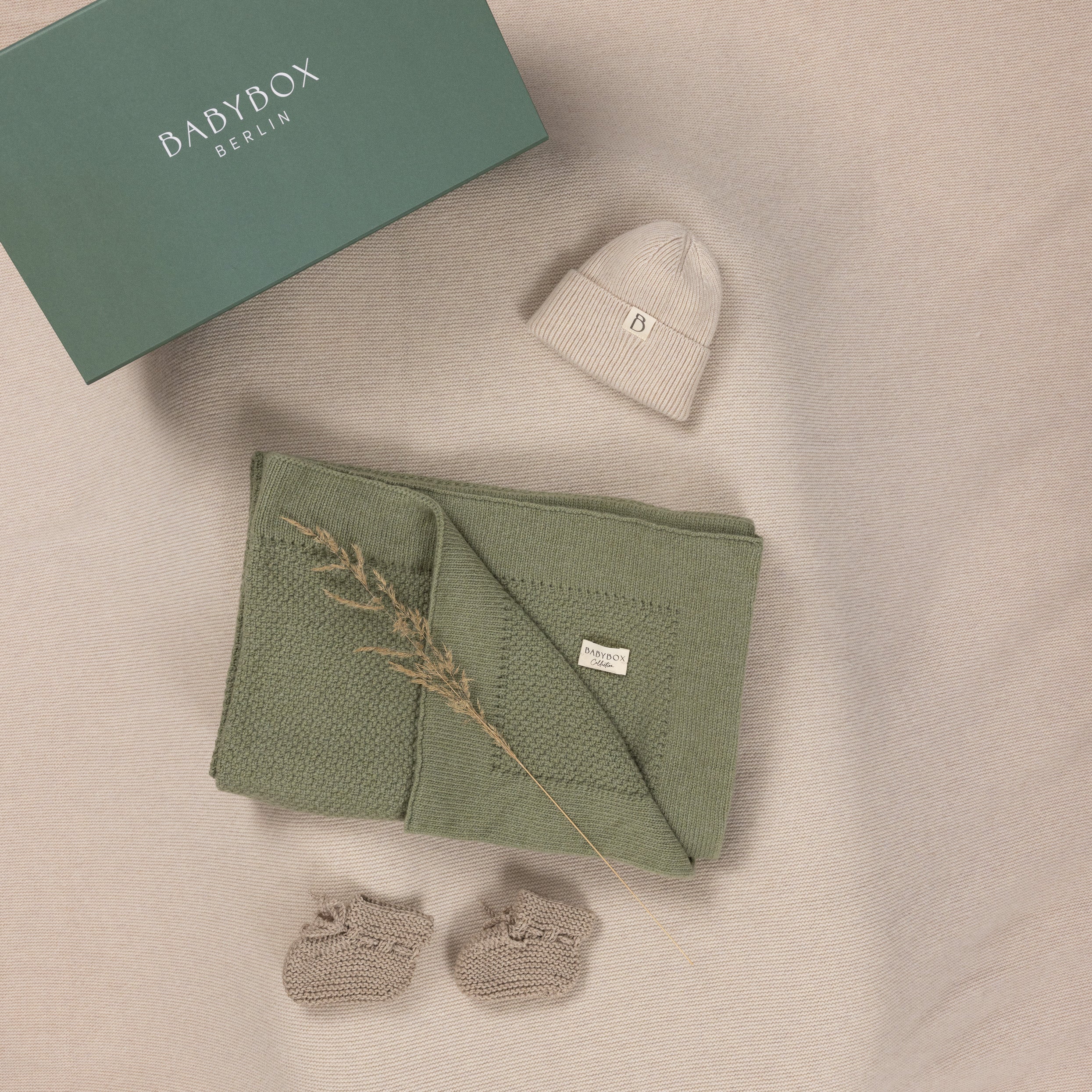 Babybox Geschenkset „Merino Cozy Moments“ – Decke & Kaschmir-Mütze & Strickschuhe