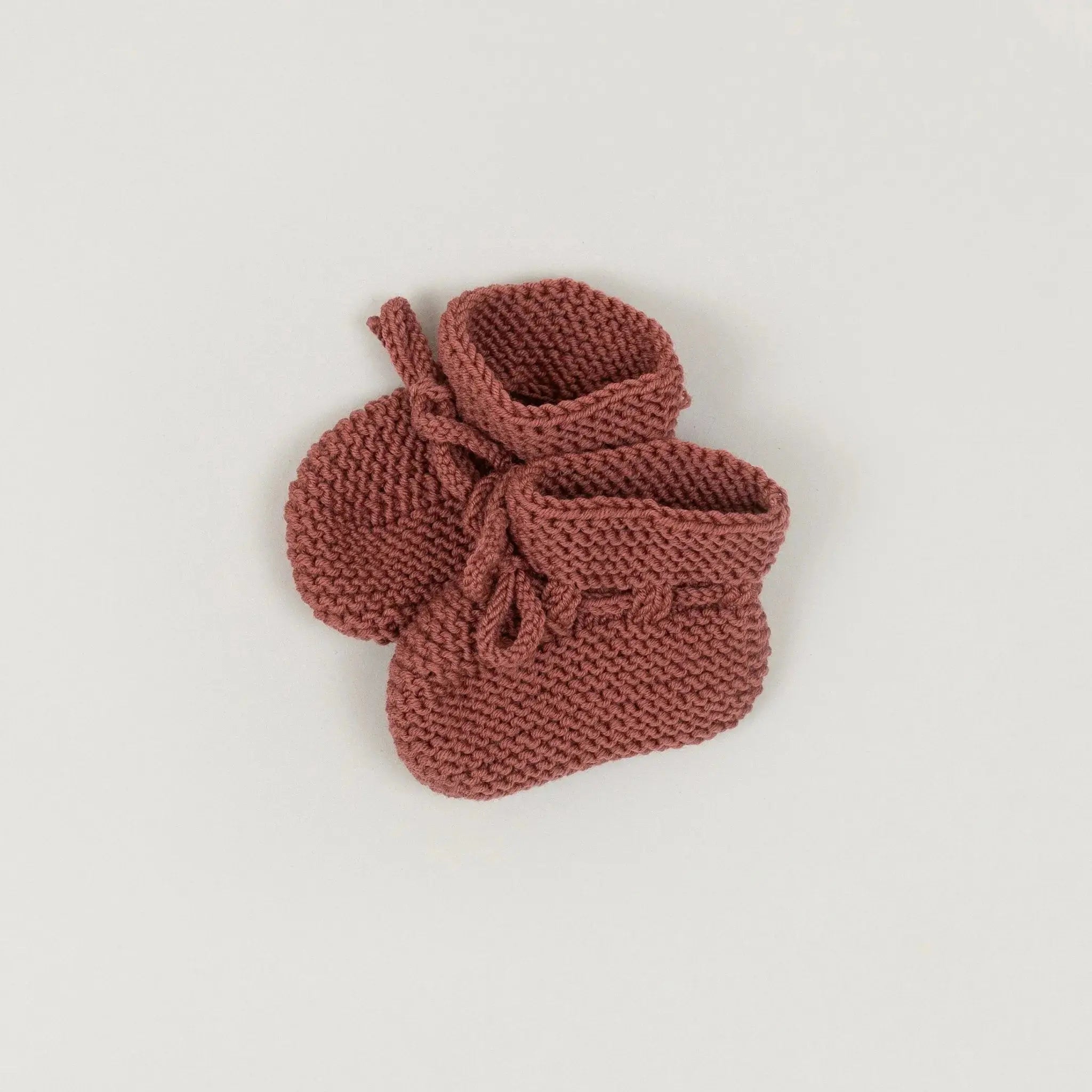 Handgestrickte Baby-Strickschuhe aus Wolle in Auslauffarben BabyBox Collection Handmade #HIDDEN