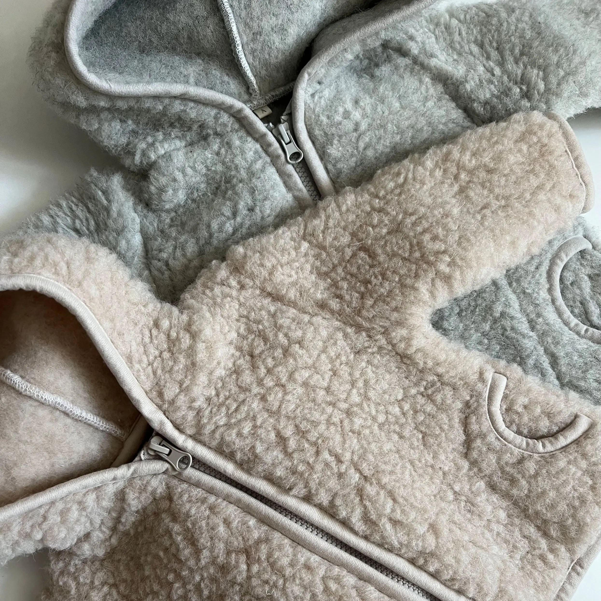 Kapuzen Jacke aus Wolle A Basic Brand