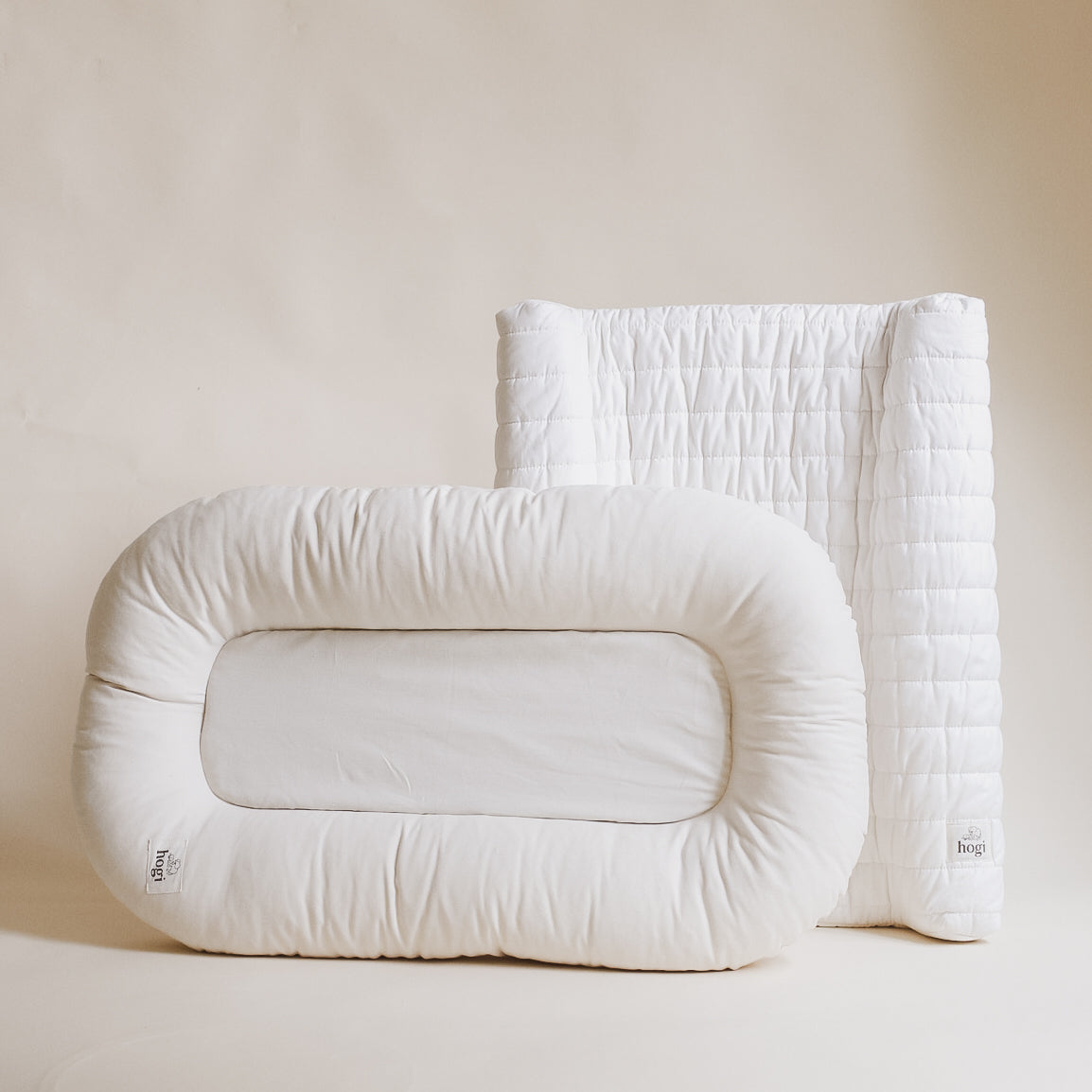 hogi Essentials Set – Organic Baby Nest & HEVEA HUG Natural Changing Mat