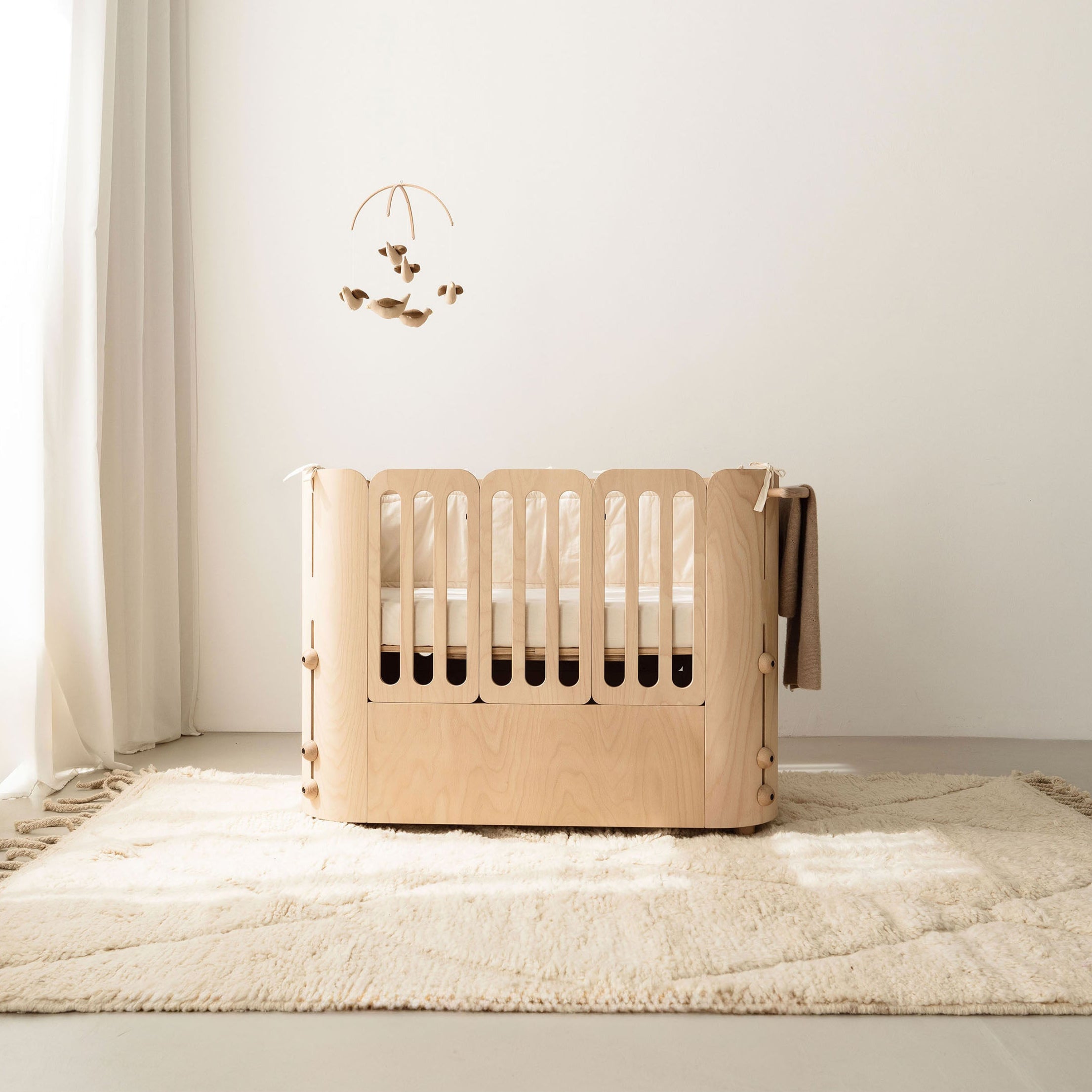Nani Berlin 4-in-1 Convertible Crib (Inkl. Mattress)