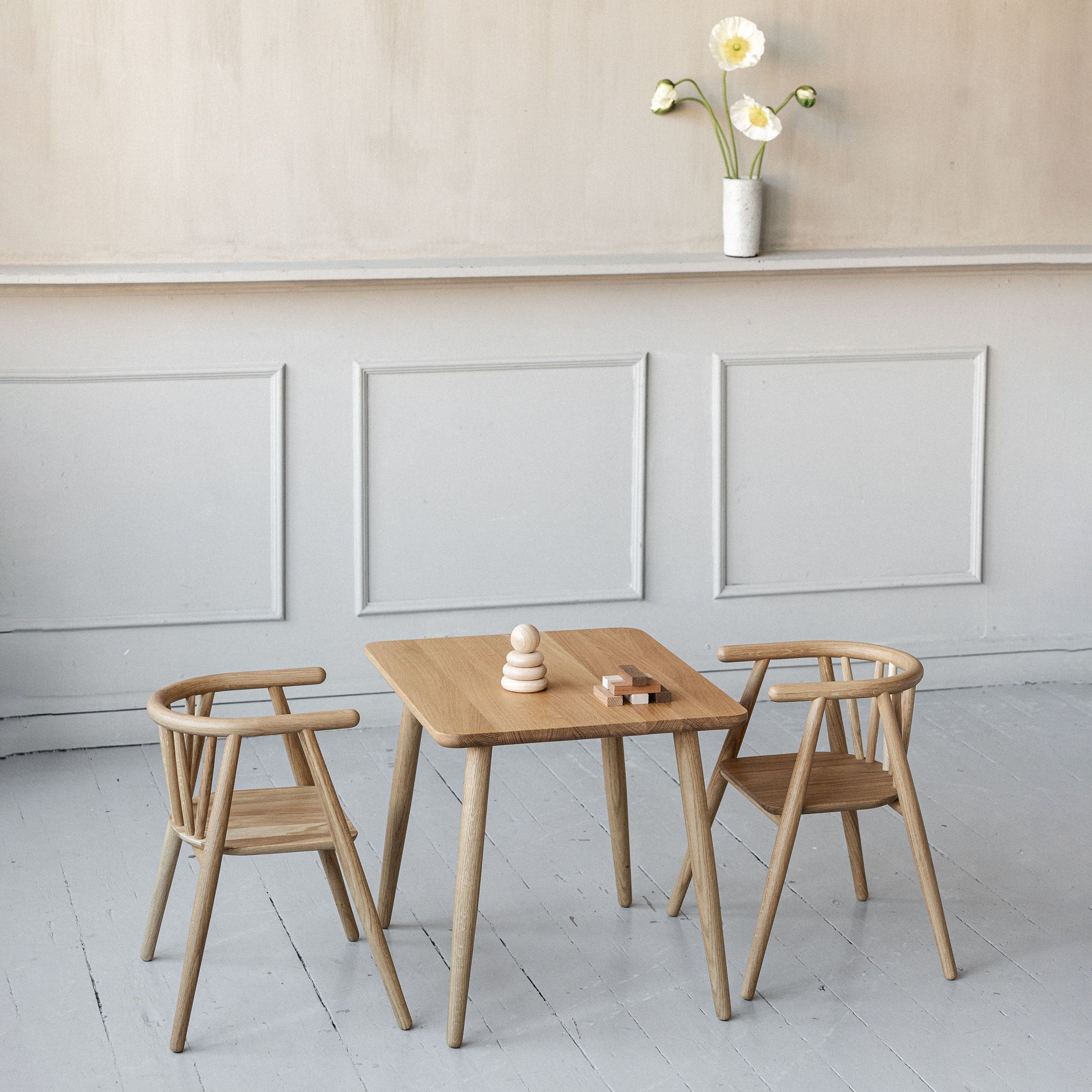 ASTA Kid’s Table – minimalist design for creative childhood moments