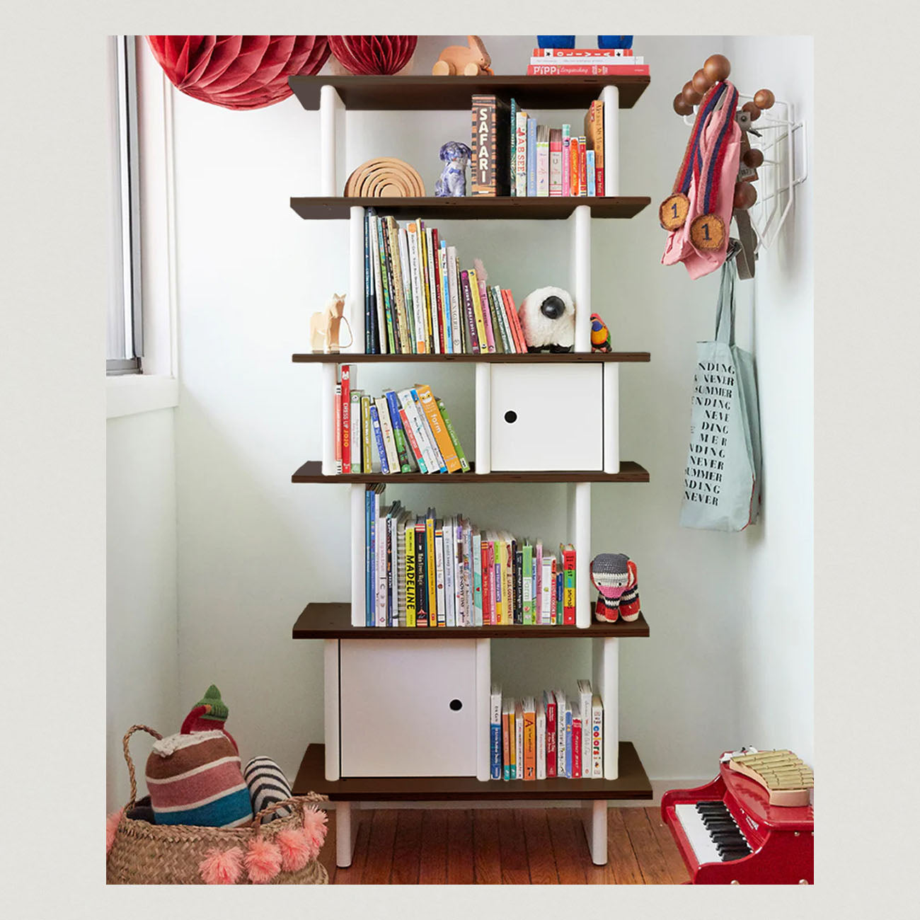 Oeuf Mini Library Vertikal Walnus