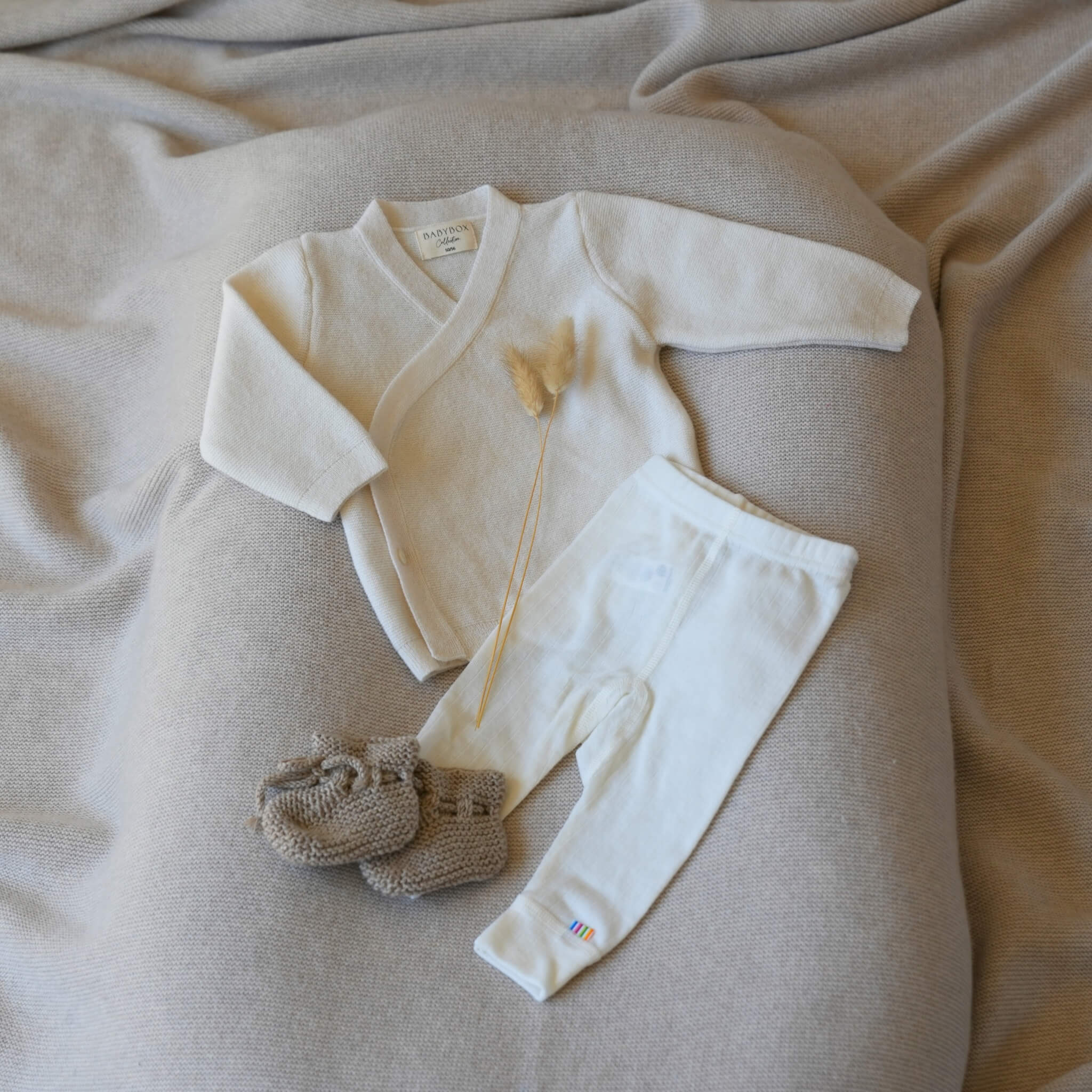 Homecoming-Set aus Wolle – Erstes Outfit für dein Baby
