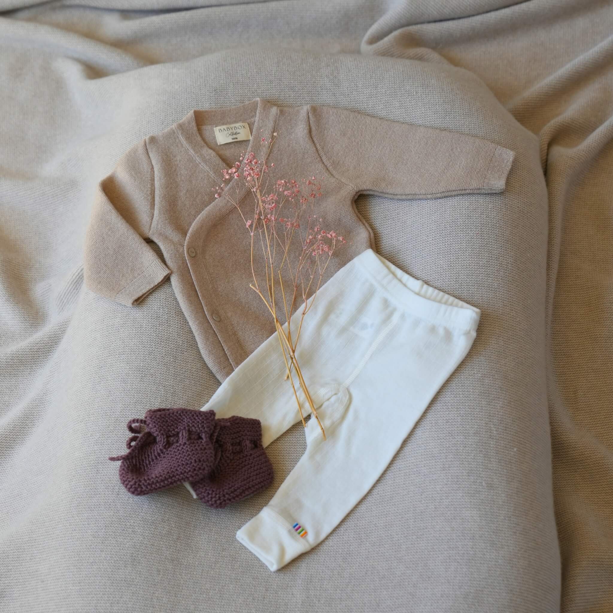 Homecoming-Set aus Wolle – Erstes Outfit für dein Baby