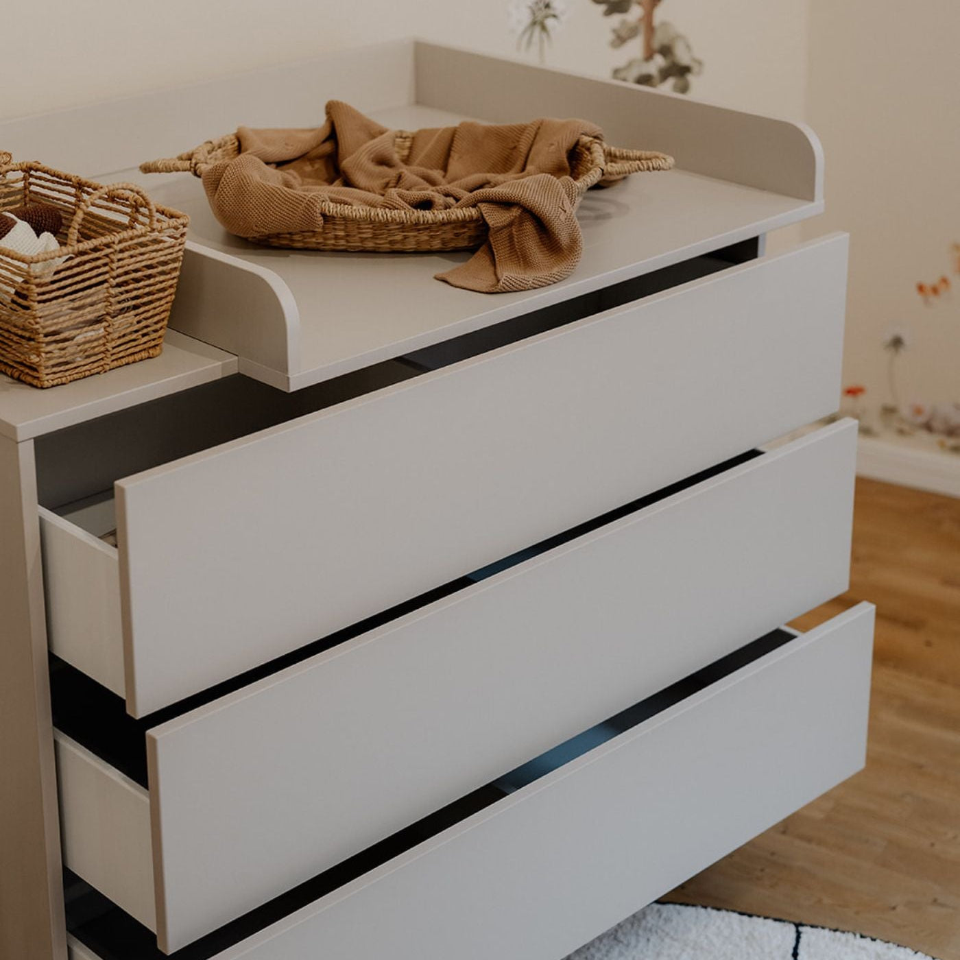 Sämann Wickelkommode mit offenen Schubladen