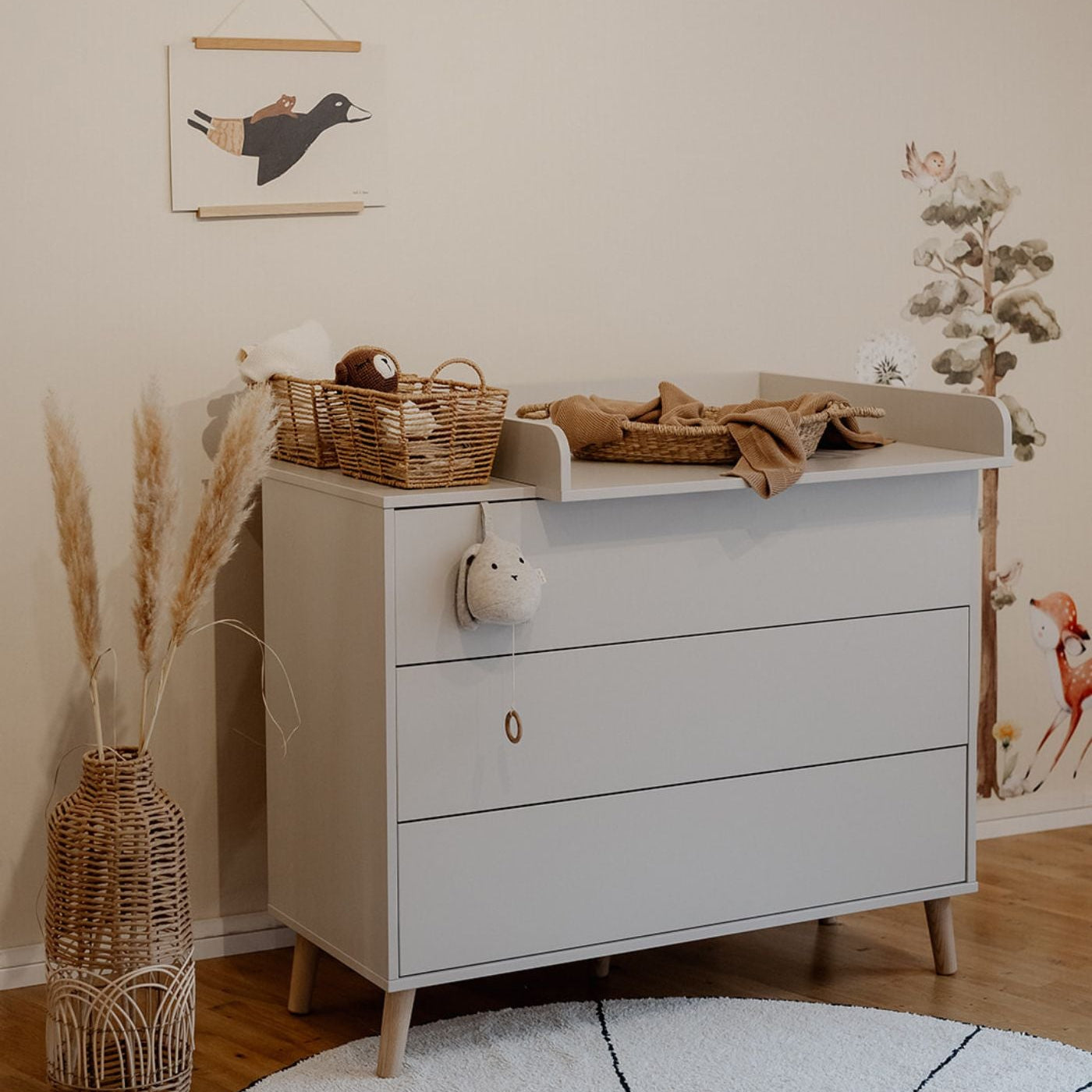 Sämann Wickelkommode vor der Wand