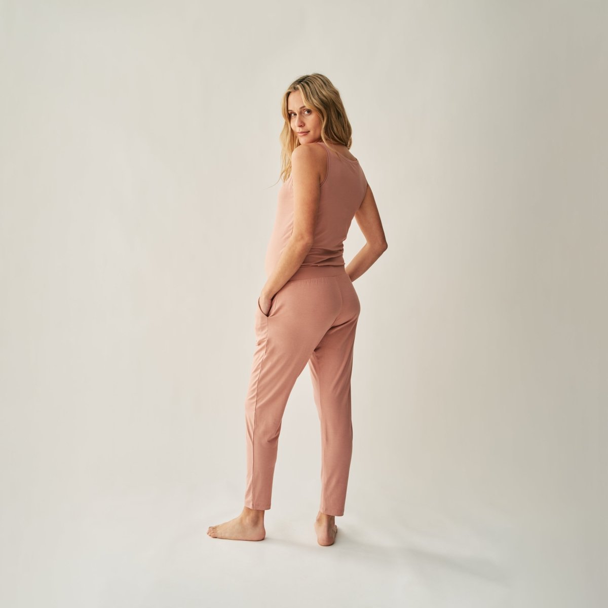 Produktfot Tank Top blush mit Hose hinten