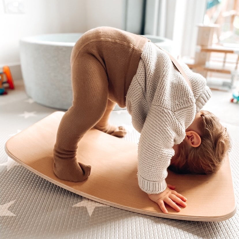 Curve Lab Balance Board mit Kind