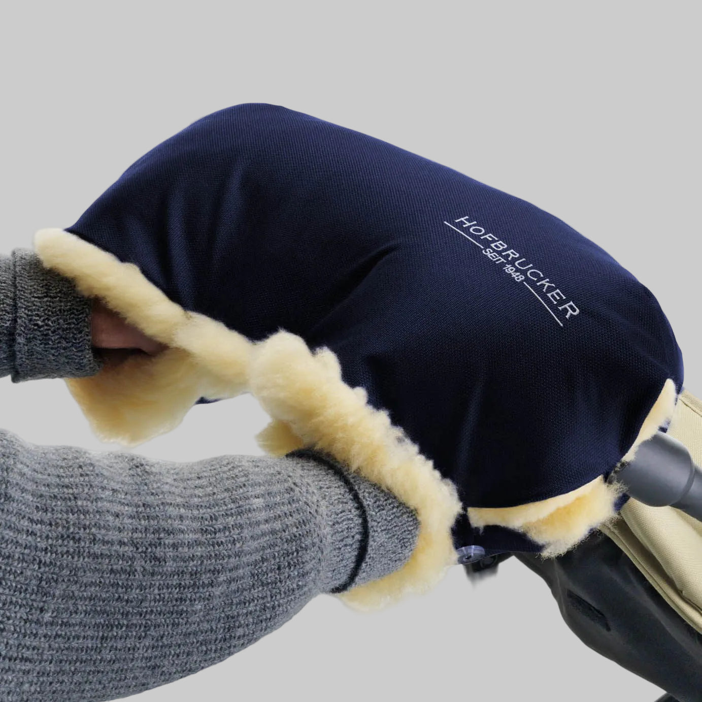 Lammfell-Handwärmer für den Kinderwagen – warme Hände, volle Bewegungsfreiheit