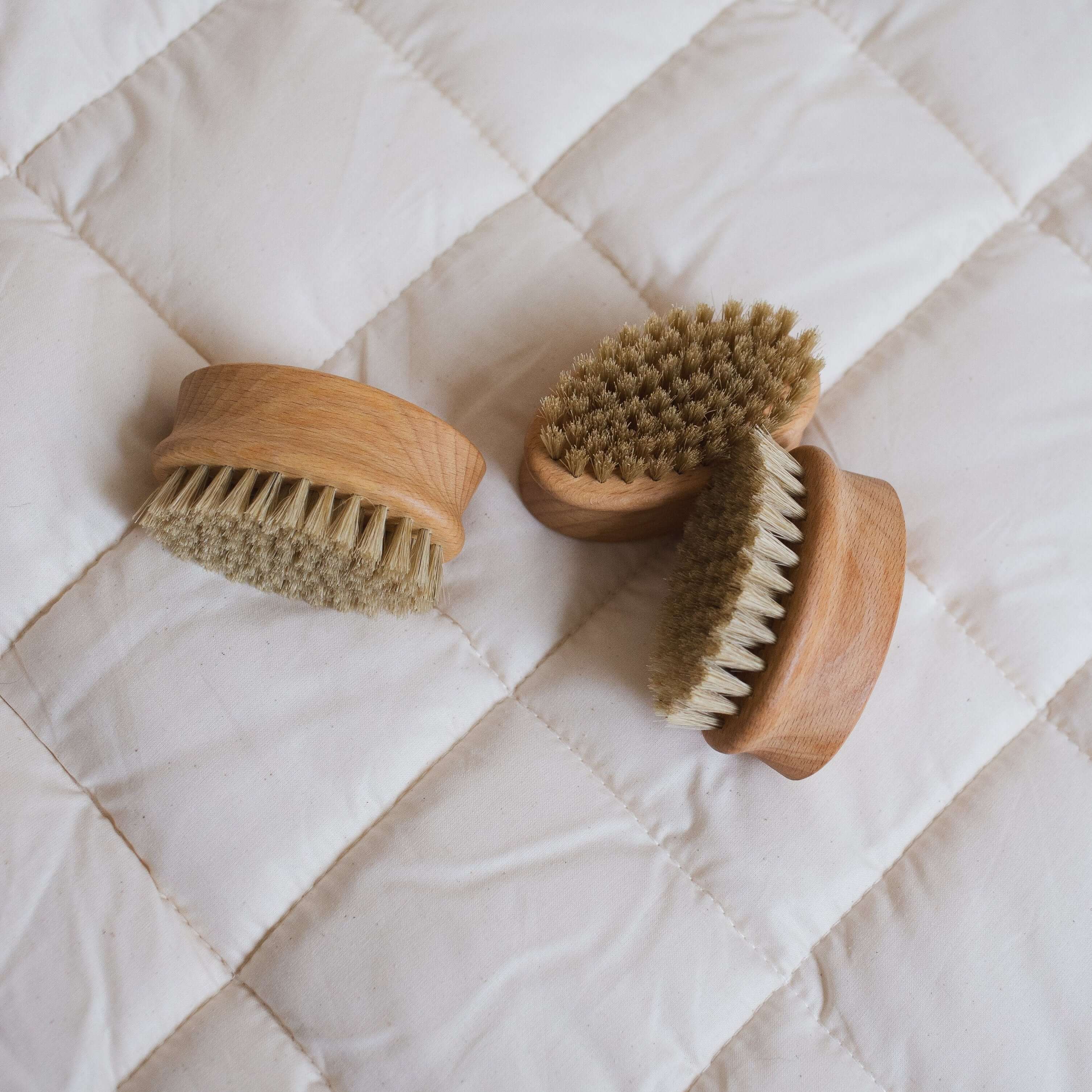 Hand- & Nagelbürste aus Buchenholz – sanft, natürlich & handlich