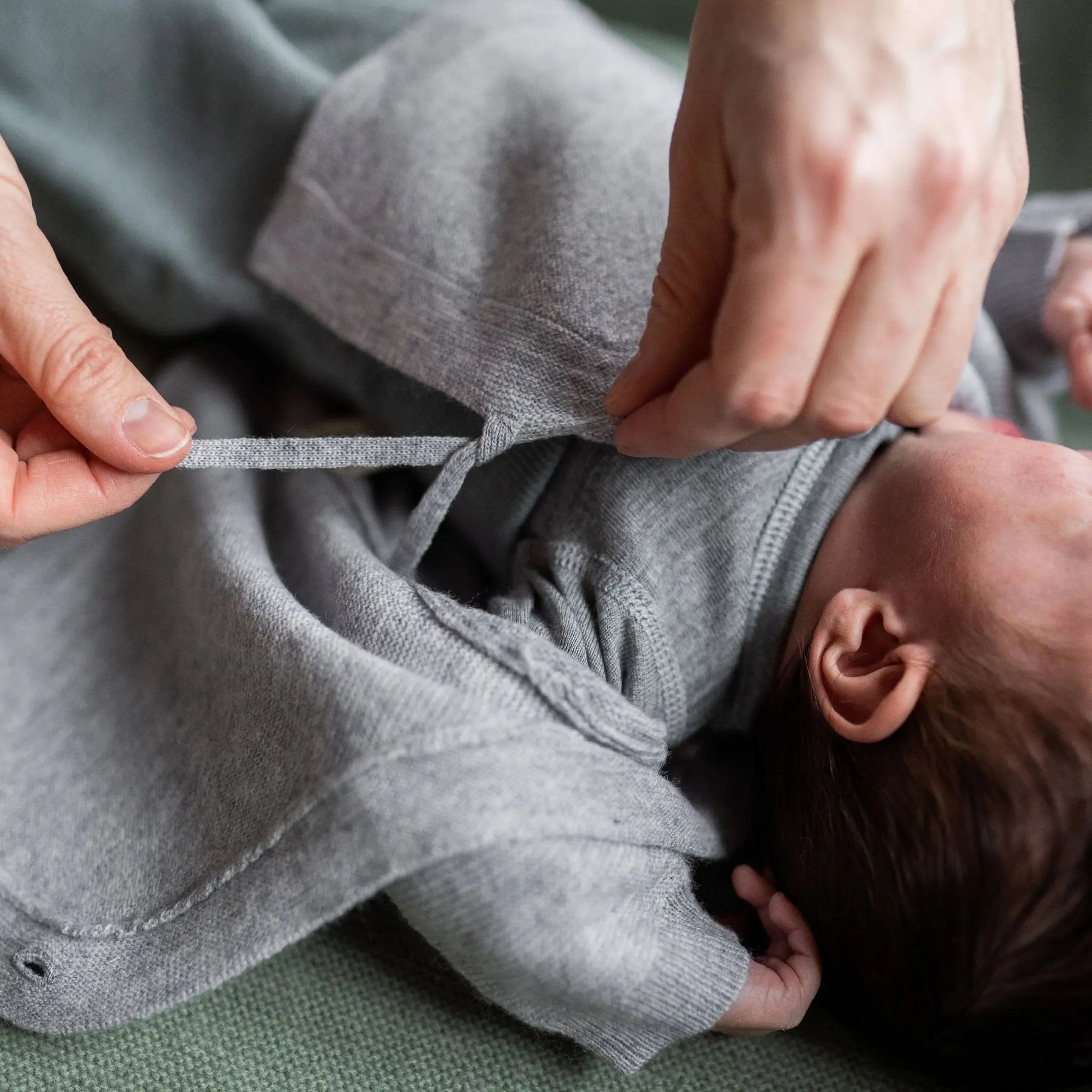 Babybox and Family Babybox Collection Schlüttli aus Wolle sand-bbc 50/56 #farbe_sand-bbc