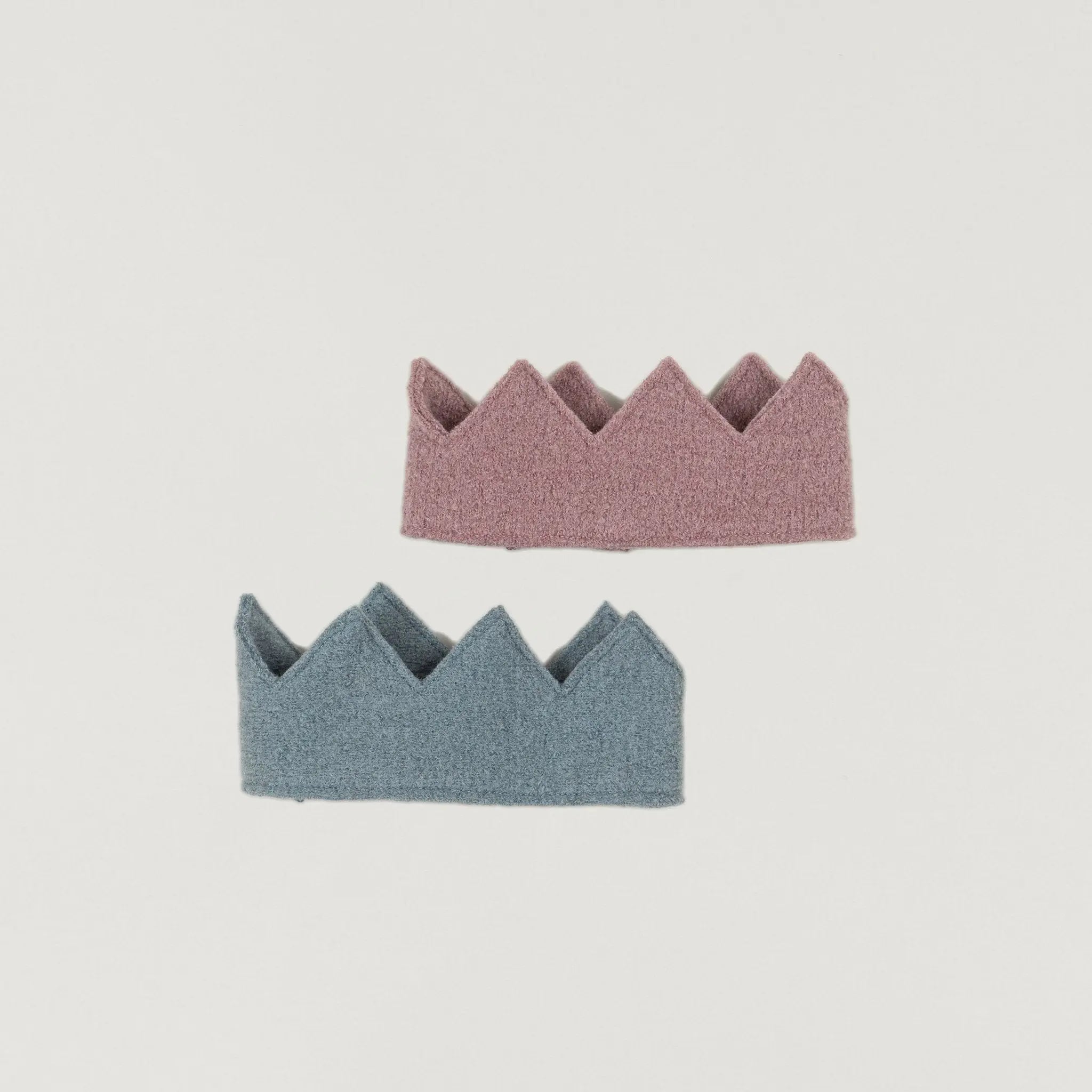 Babybox and Family Halfen Krone aus Wollwalk rauchblau-h #farbe_