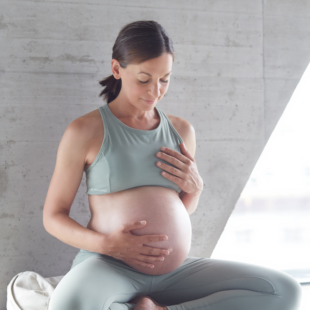 Wie dich Yoga in der Schwangerschaft unterstützen kann - Babybox and Family