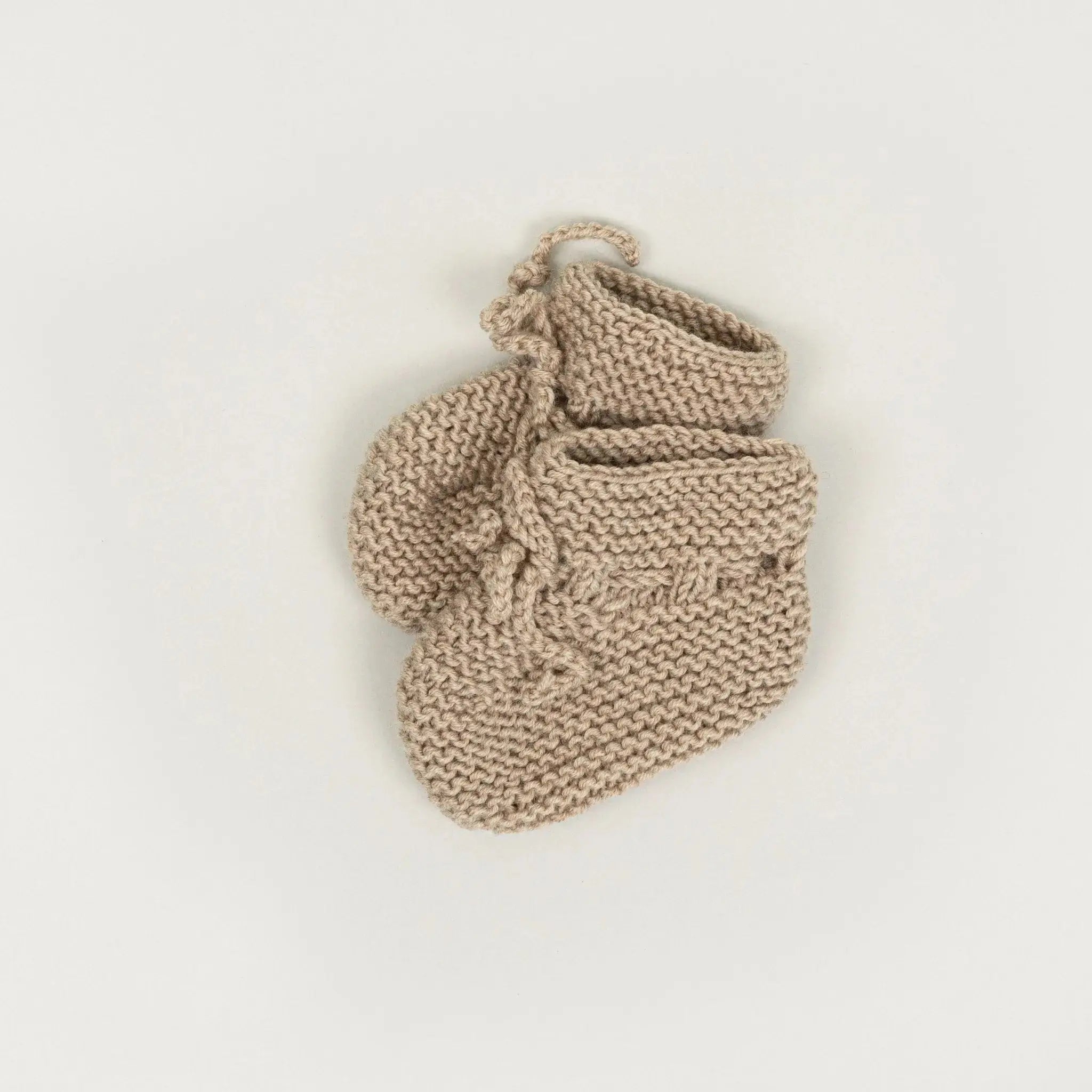 Baby-Strickschuhe aus Wolle für Frühchen und Mehrlingsgeburten