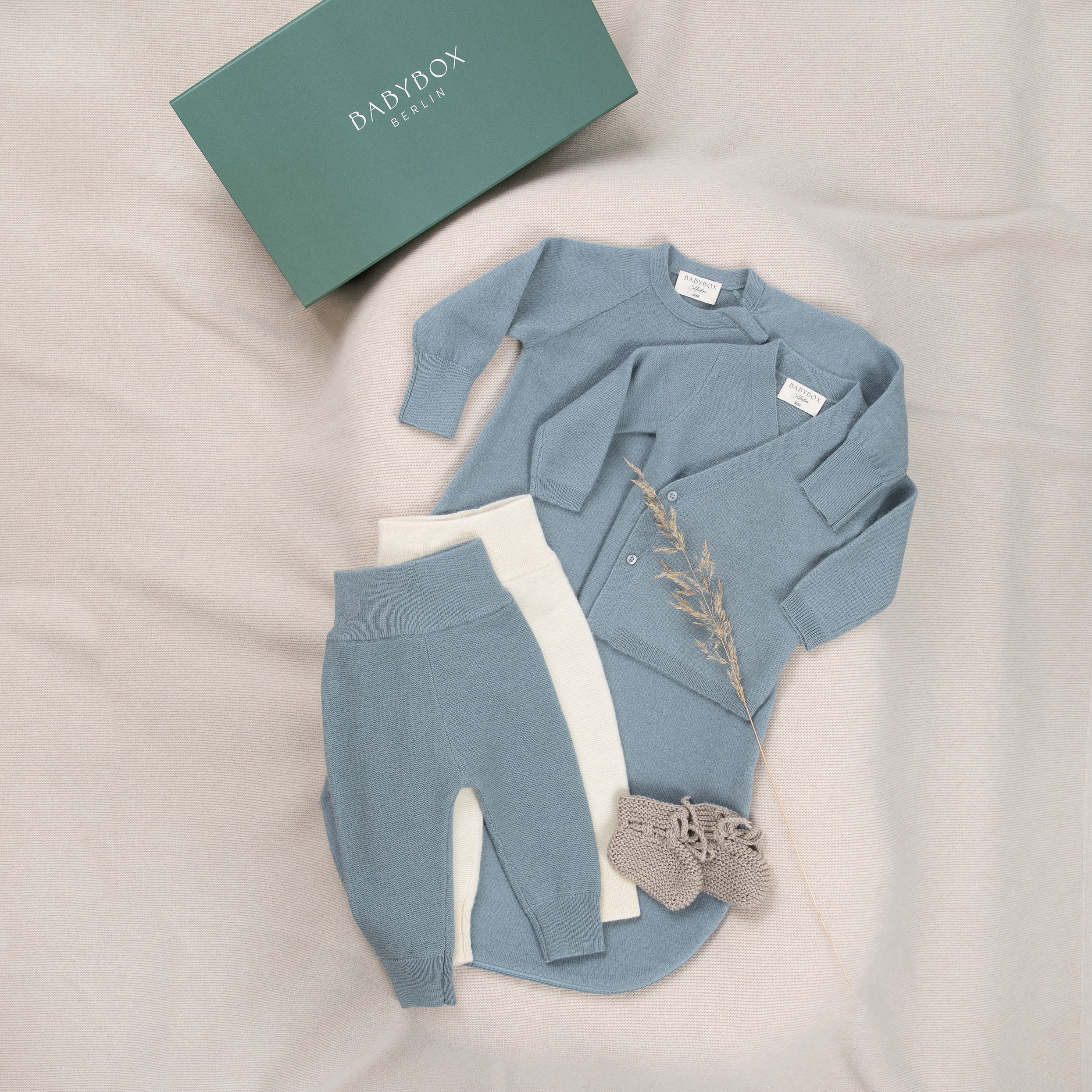 Produktfoto Babybox Erstausstattungsbox in rauchblau