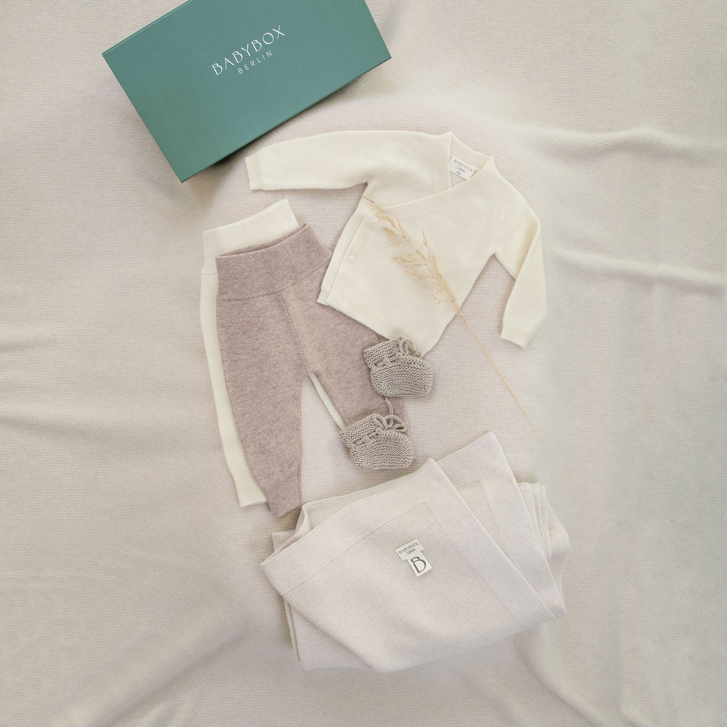 Cuddle Time – Premium Babybox in Cream & Oat