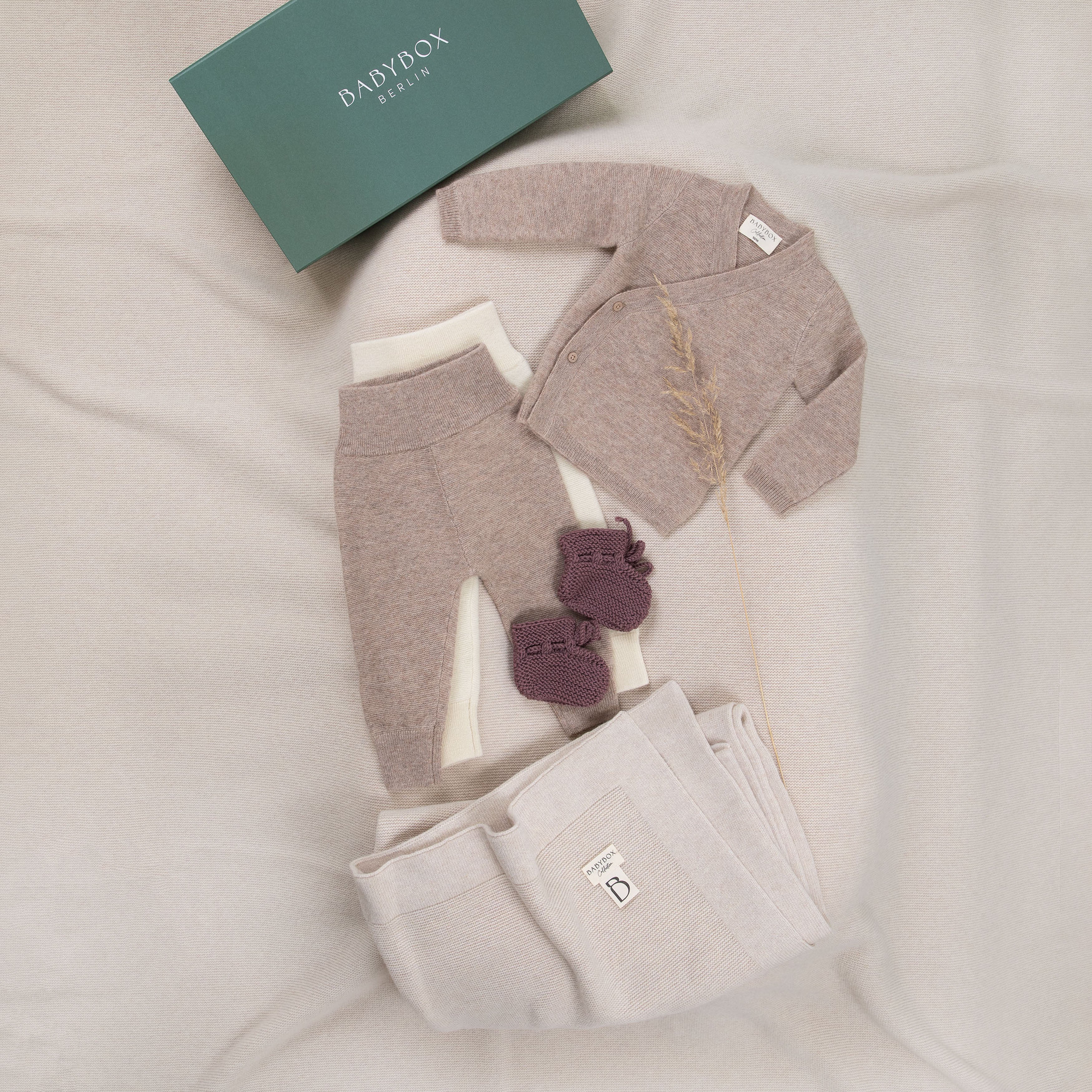 Cuddle Time – Premium Babybox in Sand & Oat