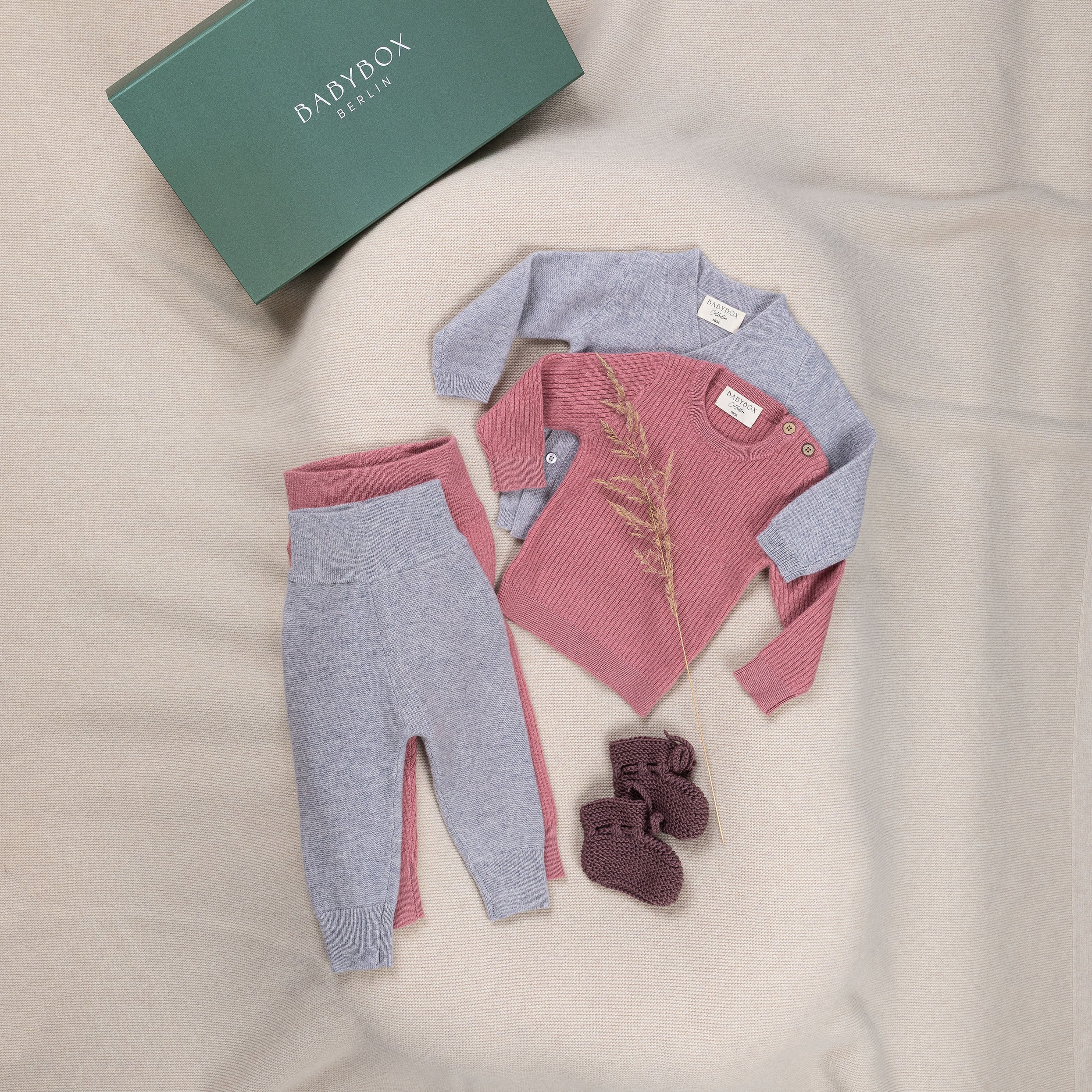Cozy Outfit Deluxe – Premium Babybox in Grey