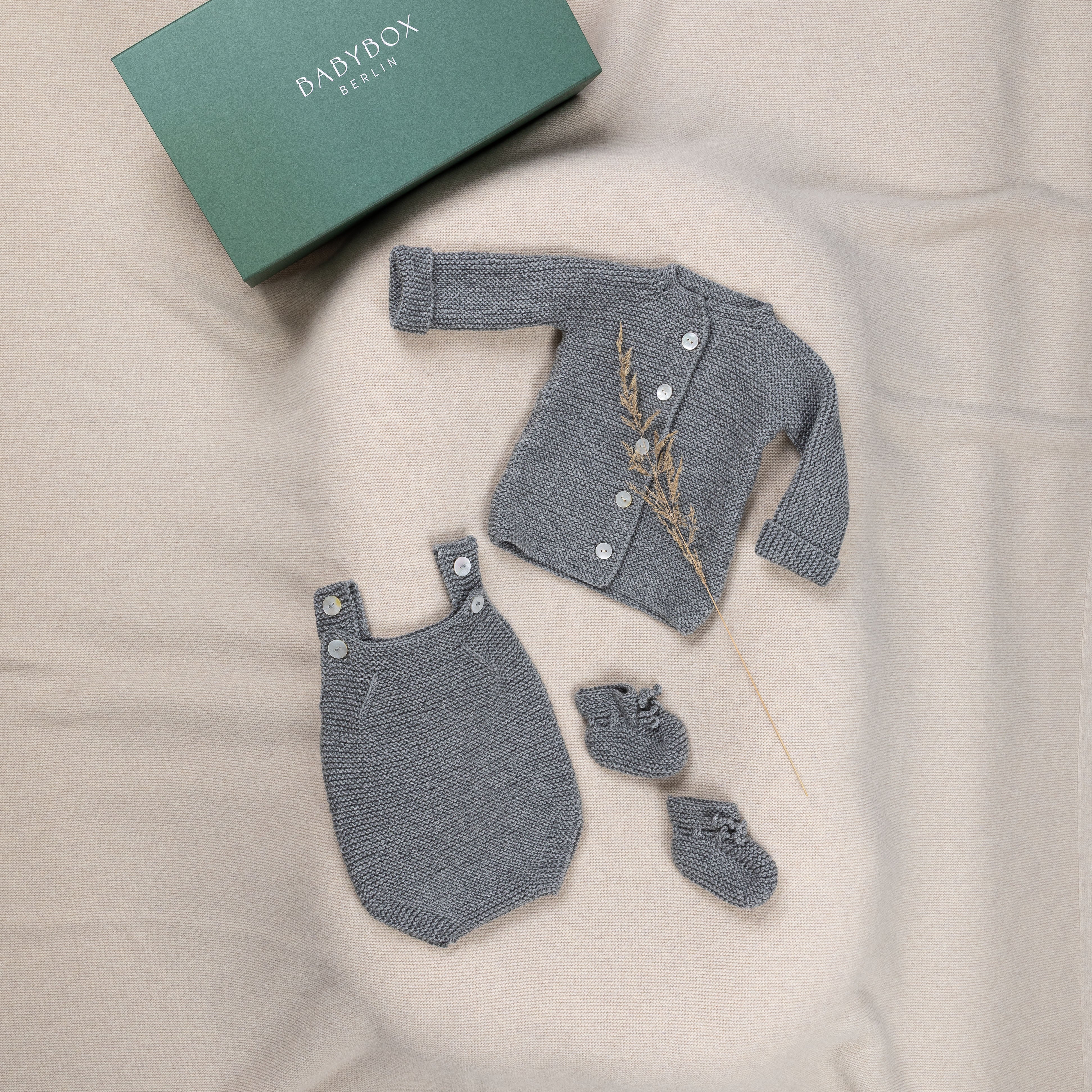 Handknit Love – Premium Babybox