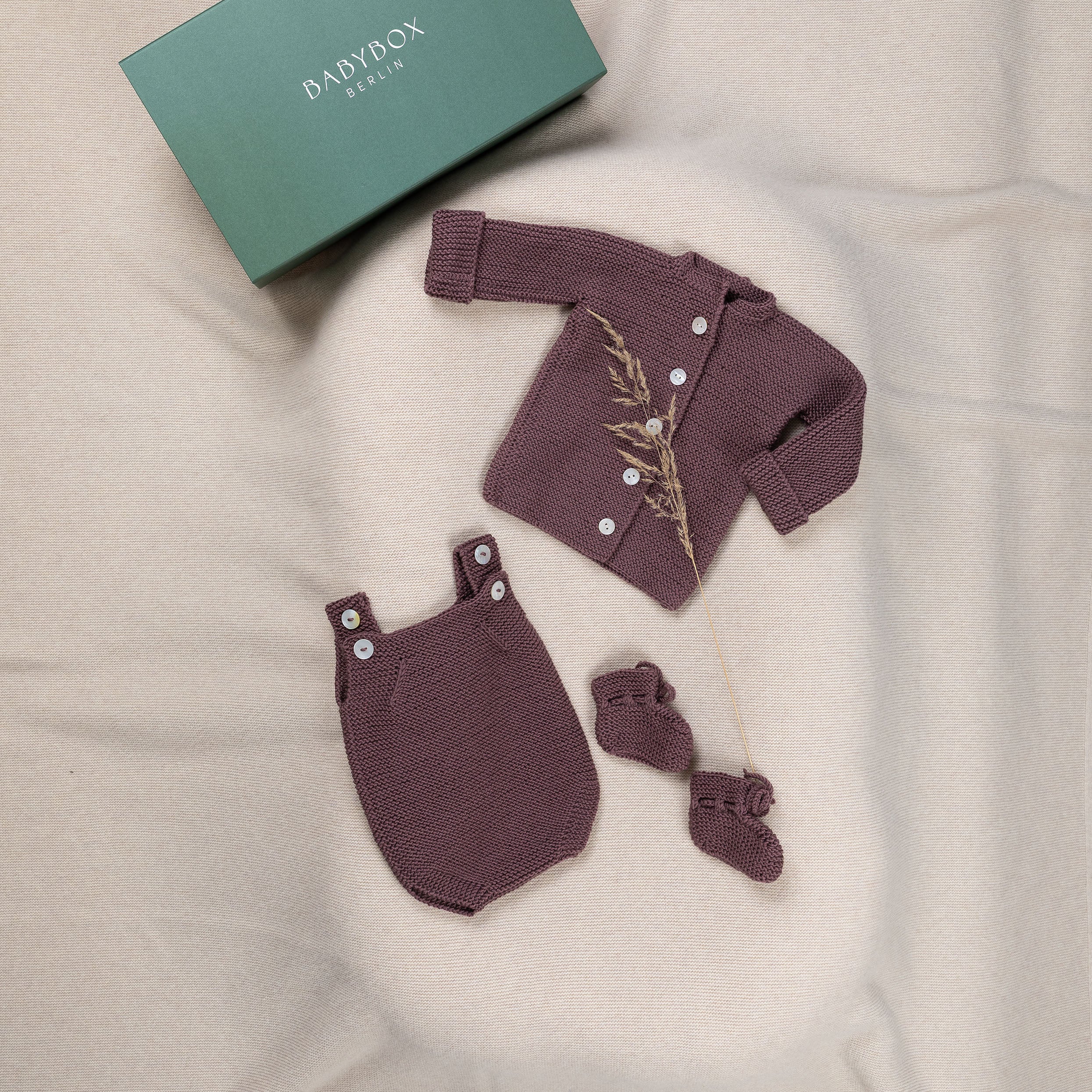 Handknit Love – Premium Babybox