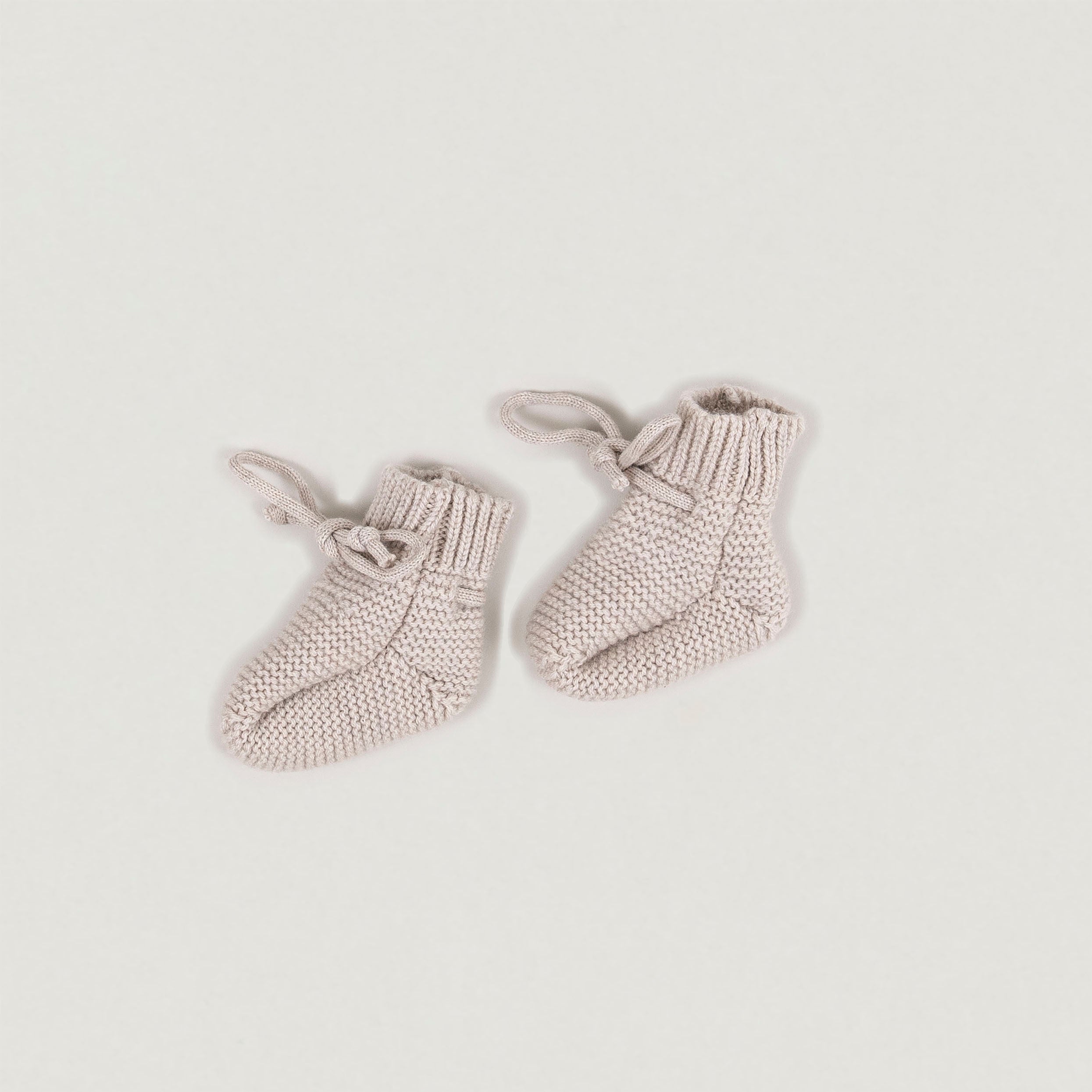 Produktfoto Schuhe aus der Babybox Collection aus Yak & Kaschmir Wolle in der Farbe dune melange
