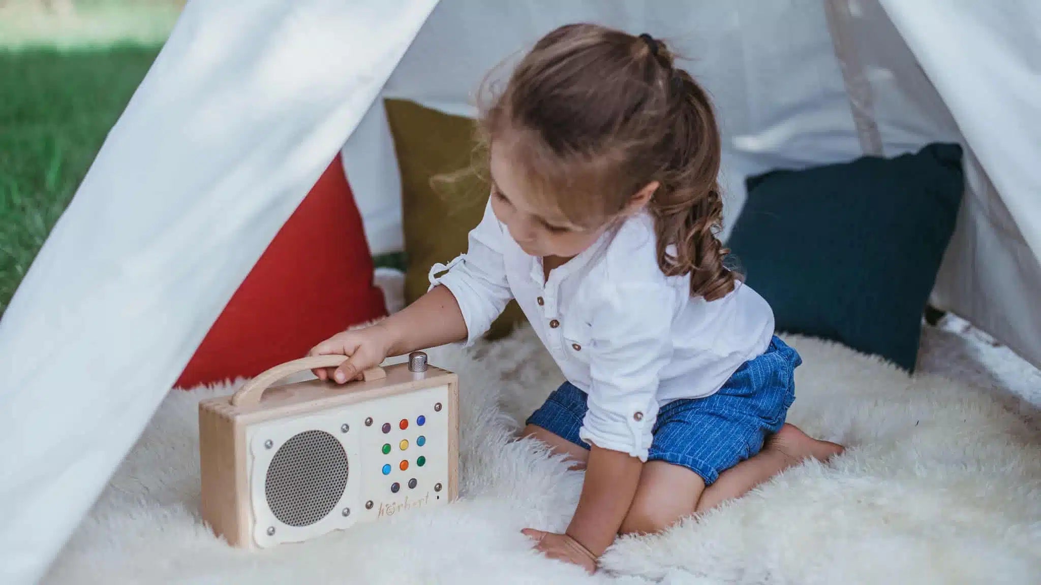 Babybox-and-Family-Horbert-Kind-im-Zelt