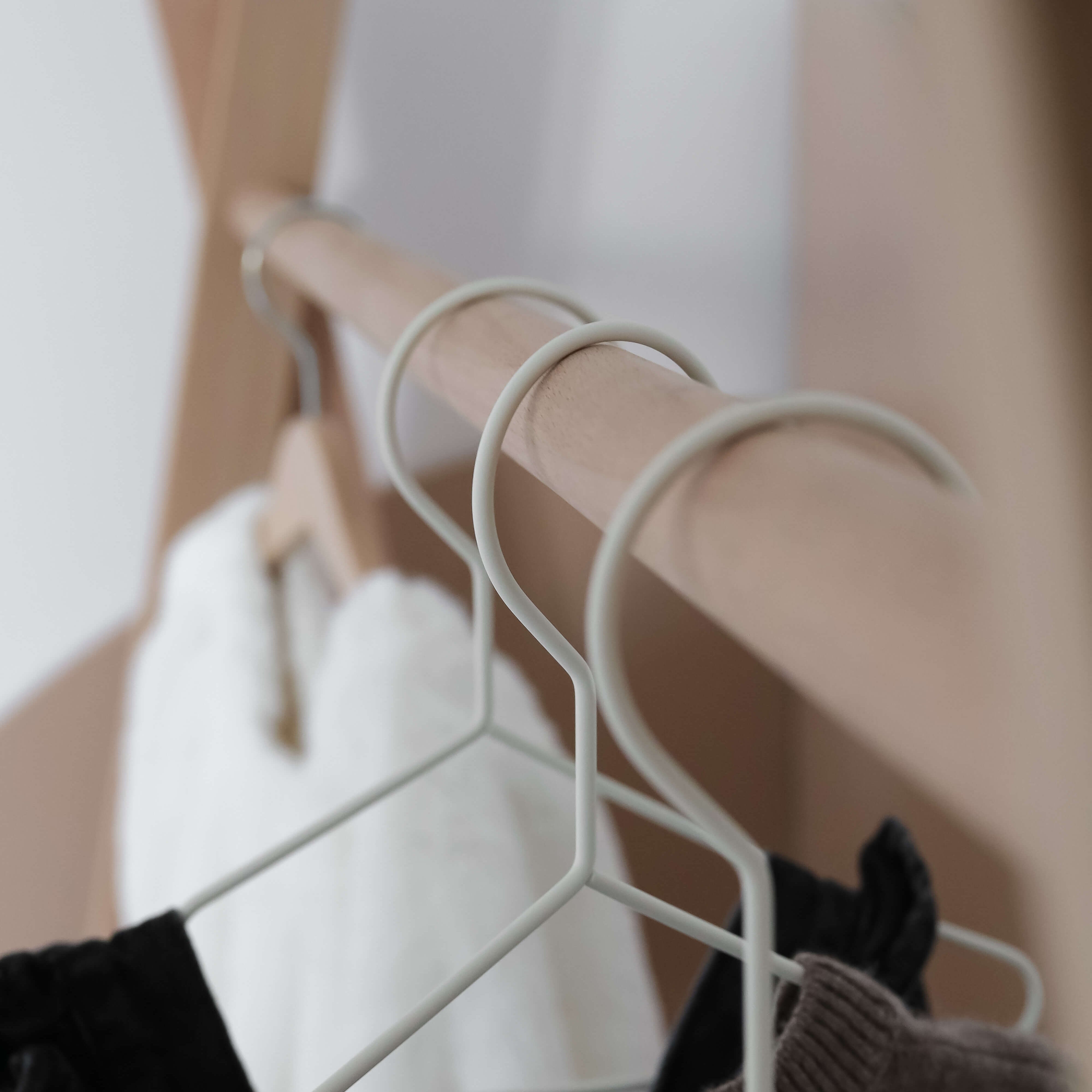 Curve Lab Kleiderständer Close up