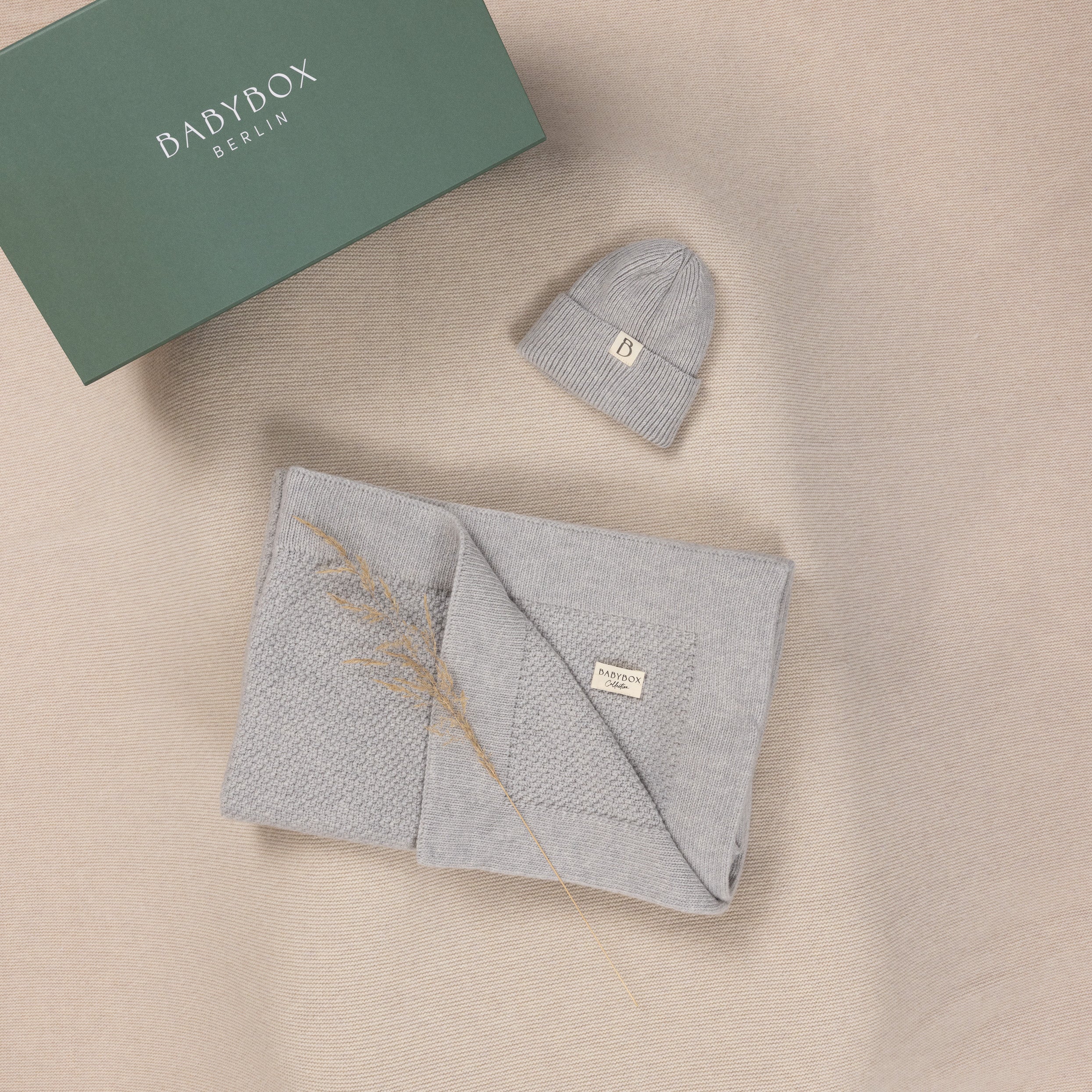 Geschenkbox Decke & Beanie aus Wolle