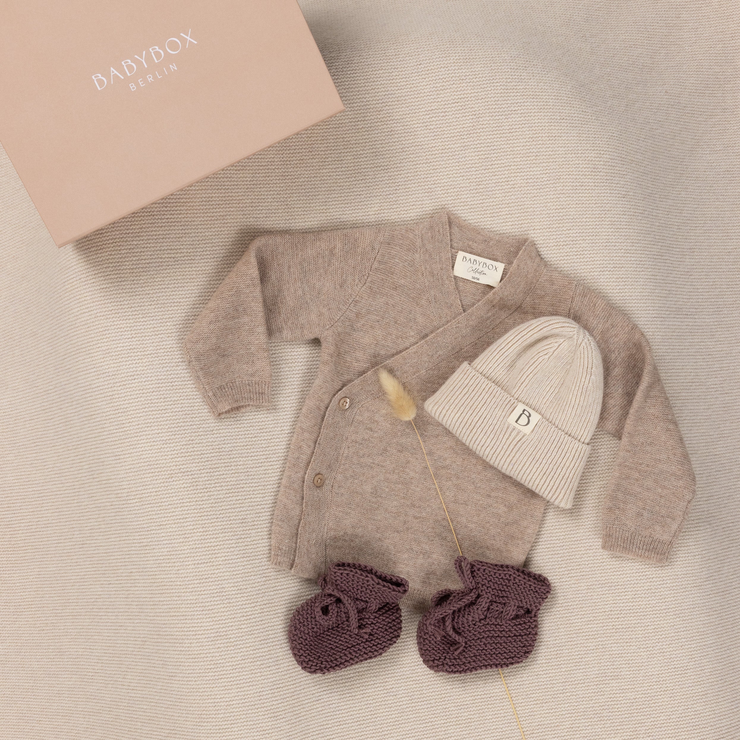Babybox Gift Set “Merino Cozy Look – Sand & Oat”