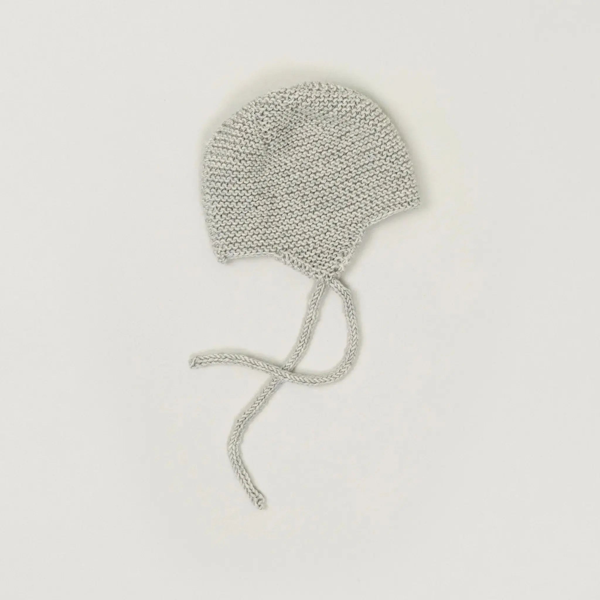 Handgestrickte Babymütze aus Wolle