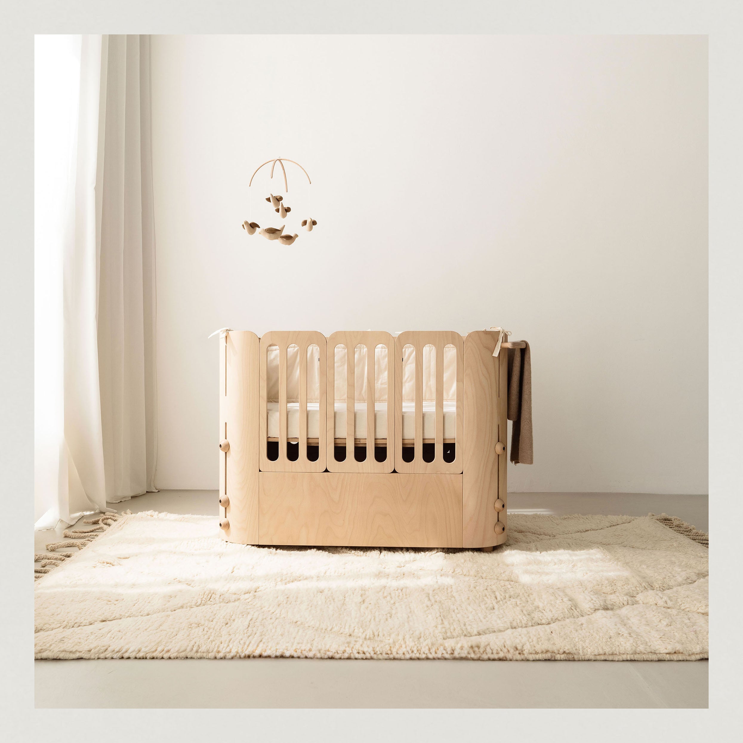 Nani Berlin 4-in-1 Convertible Crib (Inkl. Mattress)