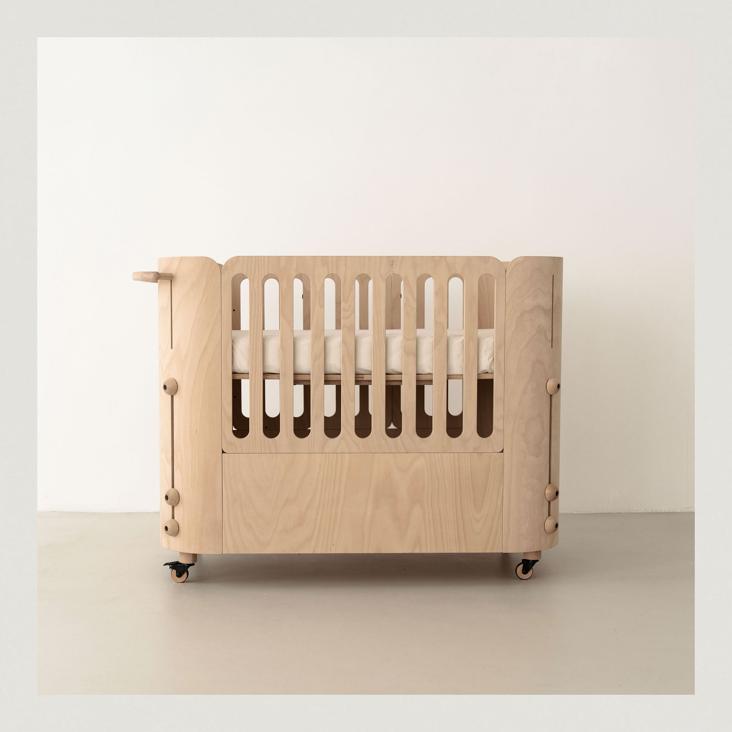 Nani Berlin 4-in-1 Convertible Crib (Inkl. Mattress)